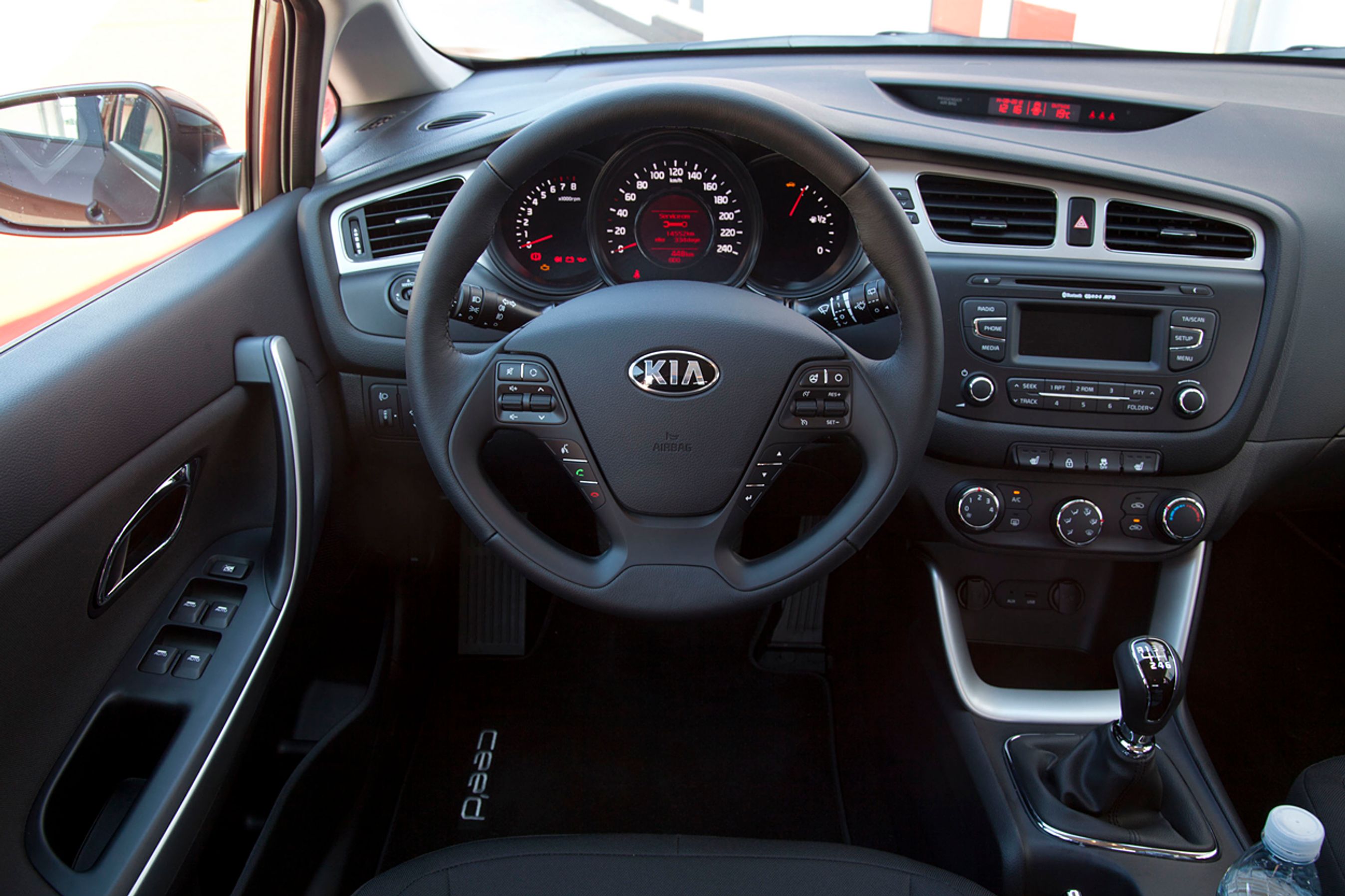 Anden generation af Kia Ceed er blevet mere luksuriøs i kabinen og den har fået et højere udstyrsniveau.