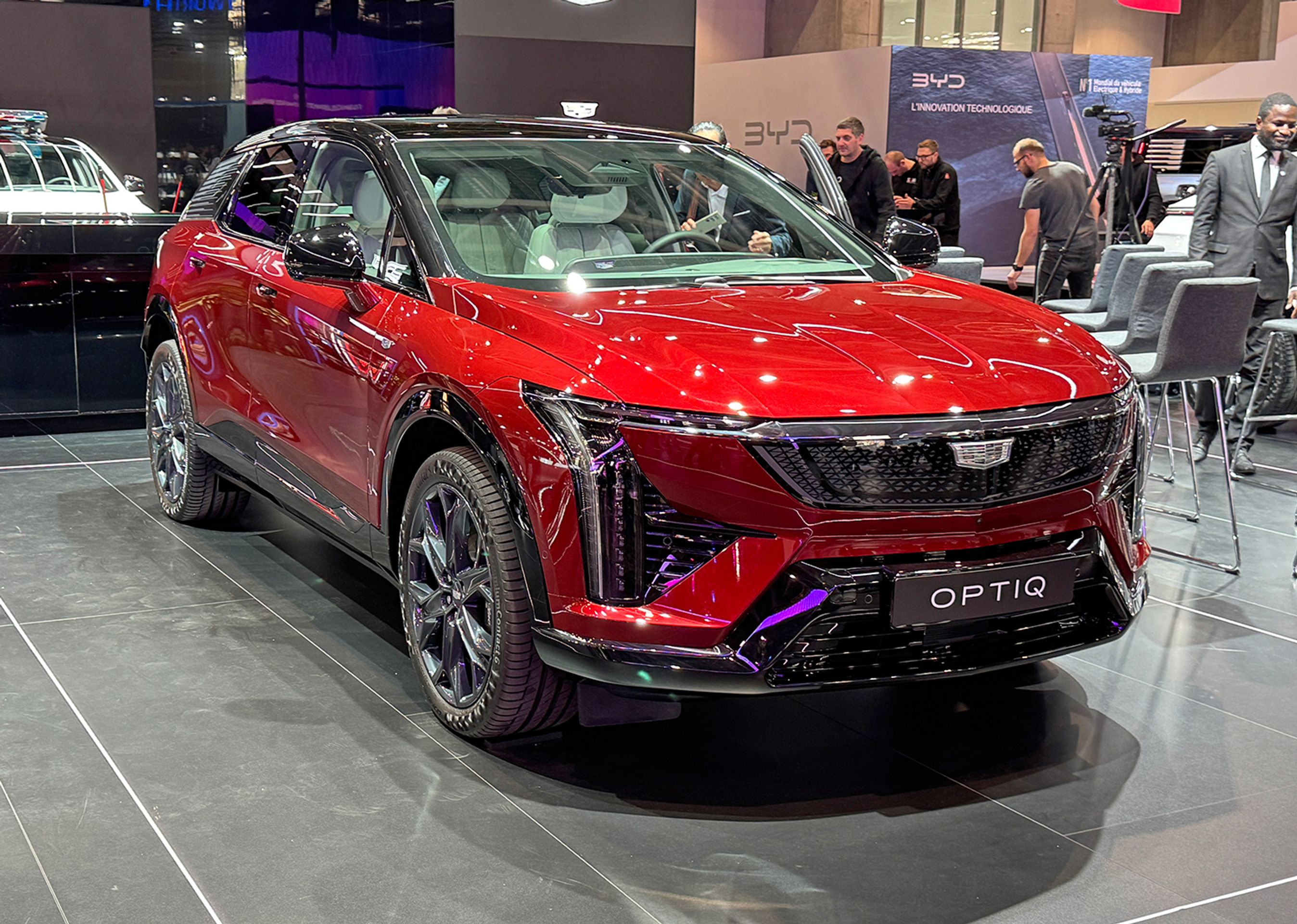 Cadillac Optiq er en ny elbil fra det amerikanske mærke. Cadillac har i forvejen den større elbil, Lyriq. Cadillac er nu kommet tilbage til Europa med foreløbig landene Schweiz, Tyskland, Sverige og Frankrig. 