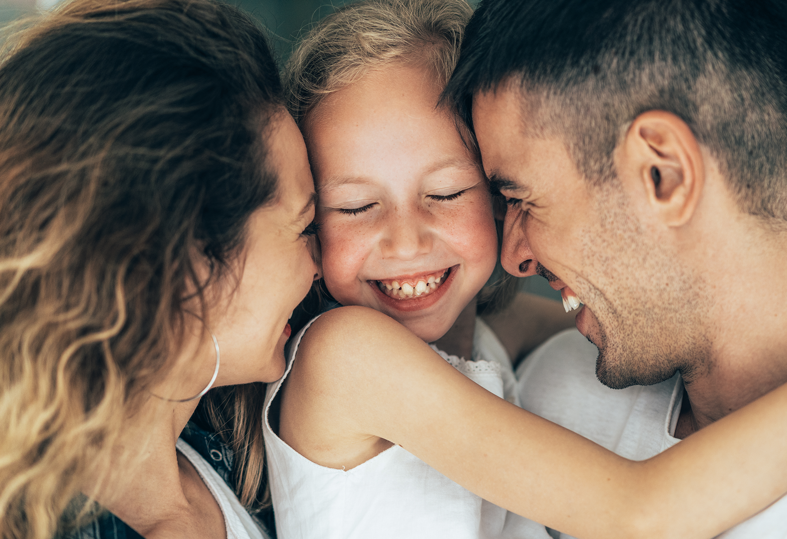 Familie der er glade og samlerabat på forsikringer fra FDM Forsikringer