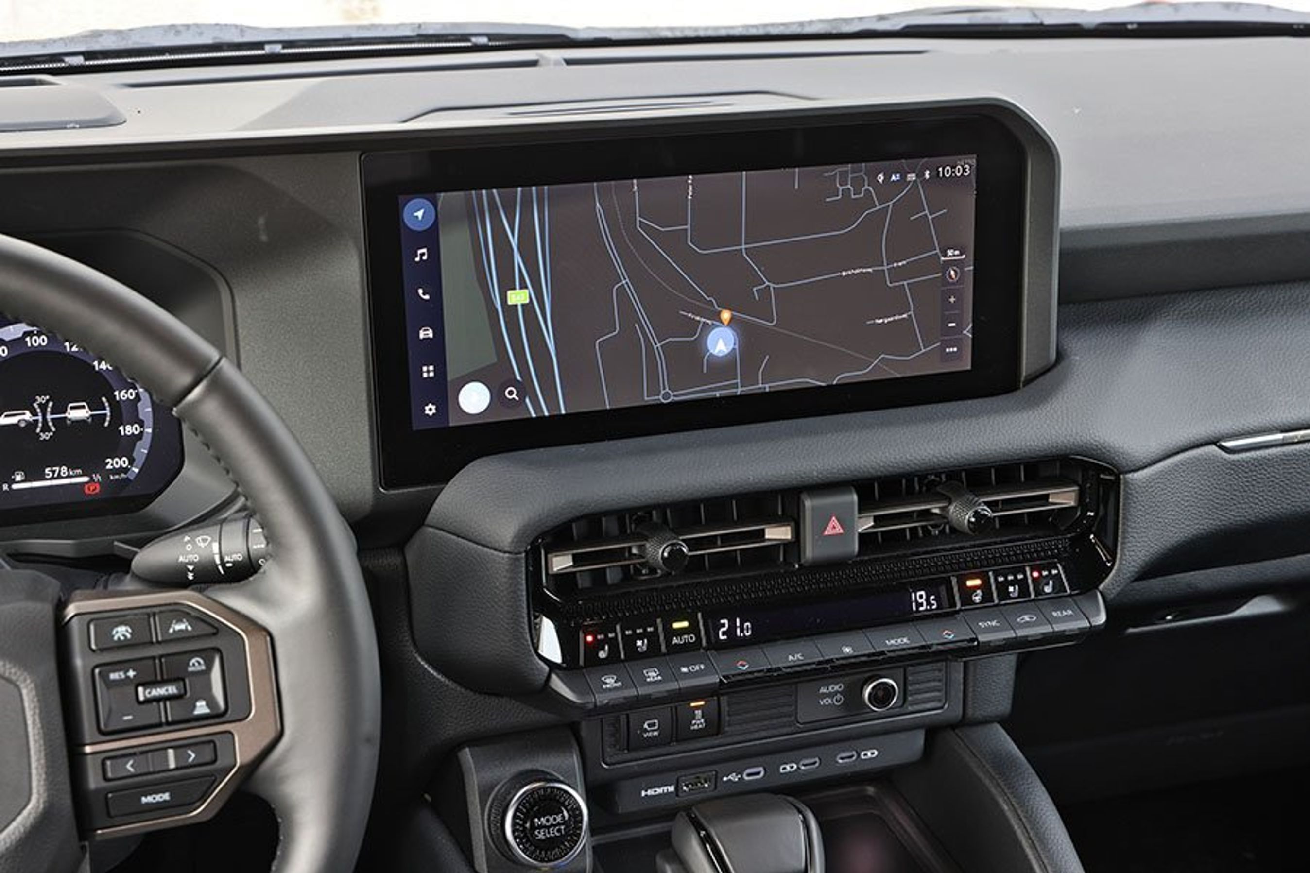 Skærm i kabinen i en Toyota Land Cruiser