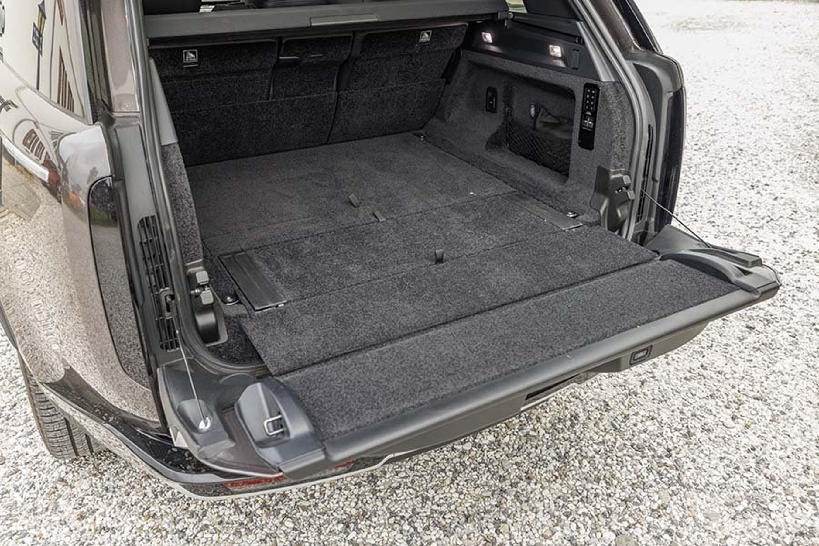 Bagagerummet er på 818 liter inklusive et stort rum under gulvet.