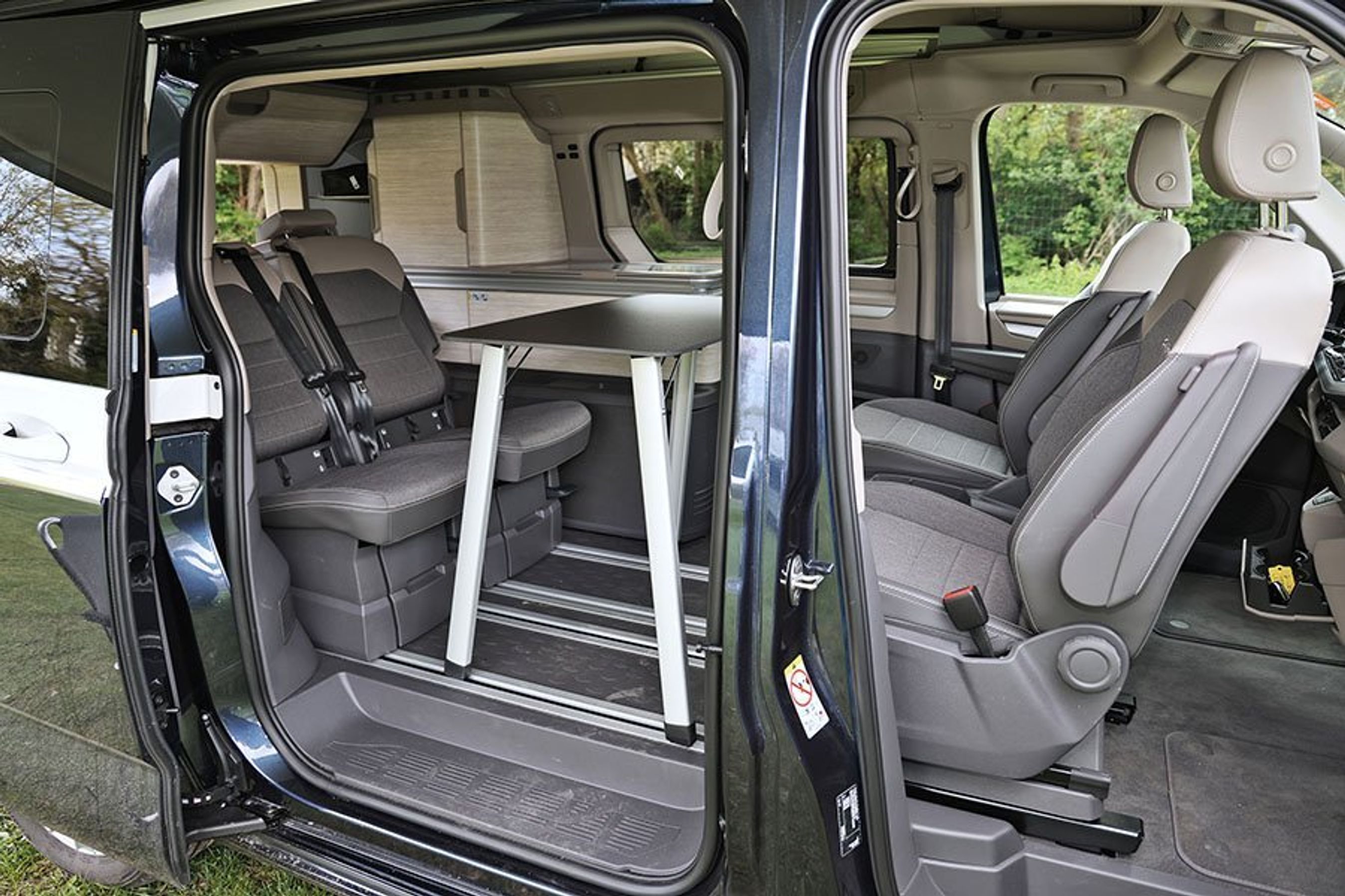 VW California set ind ad sidedøren