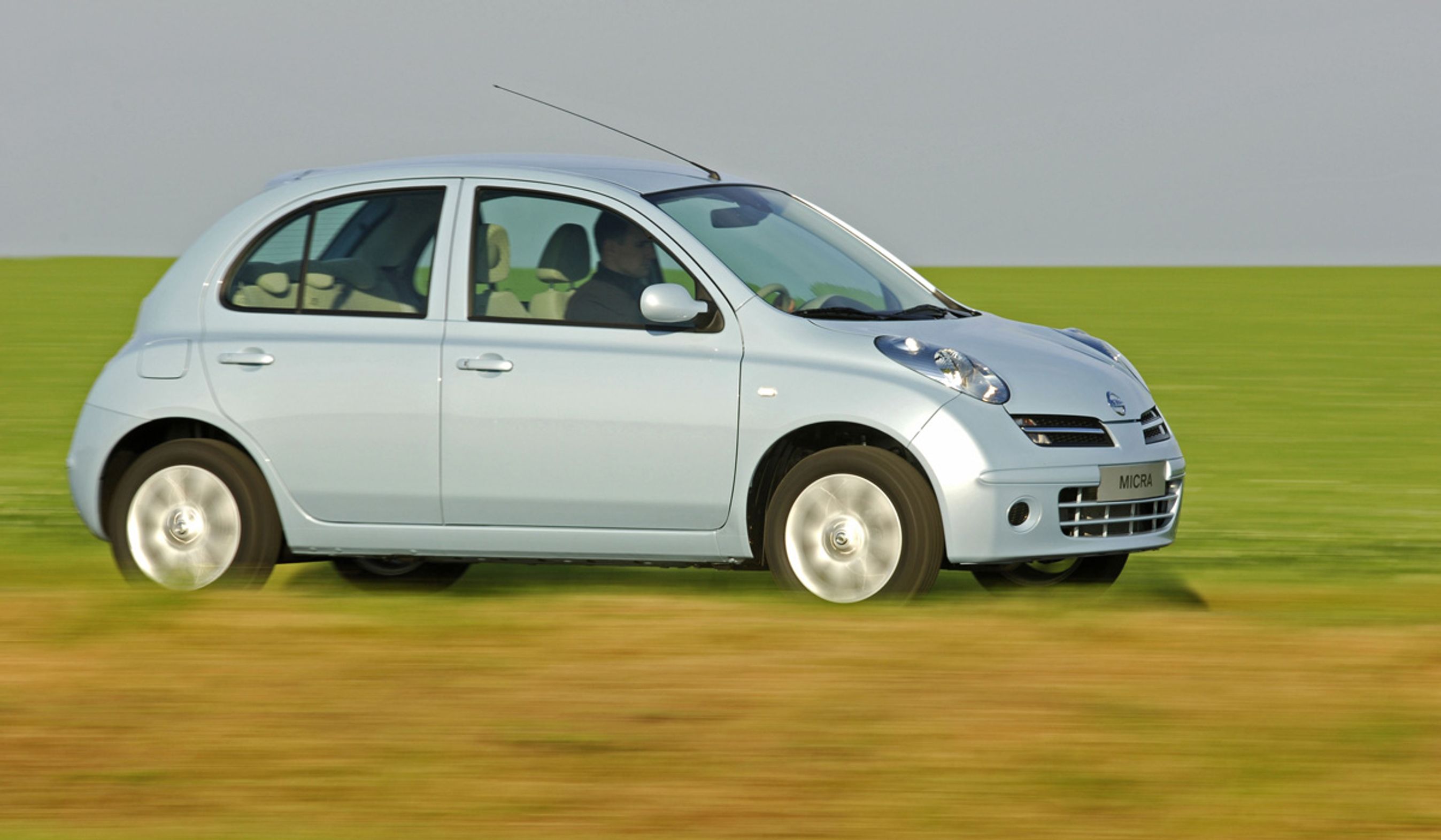 Fire årgange af den forrige Nissan Micra-model skal til service for ratfejl.