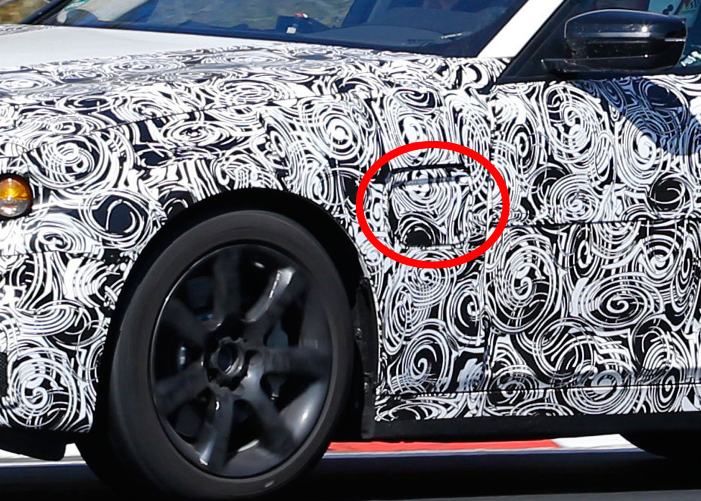 Testbilen her er en opladningshybrid, afslører strømdækset her.