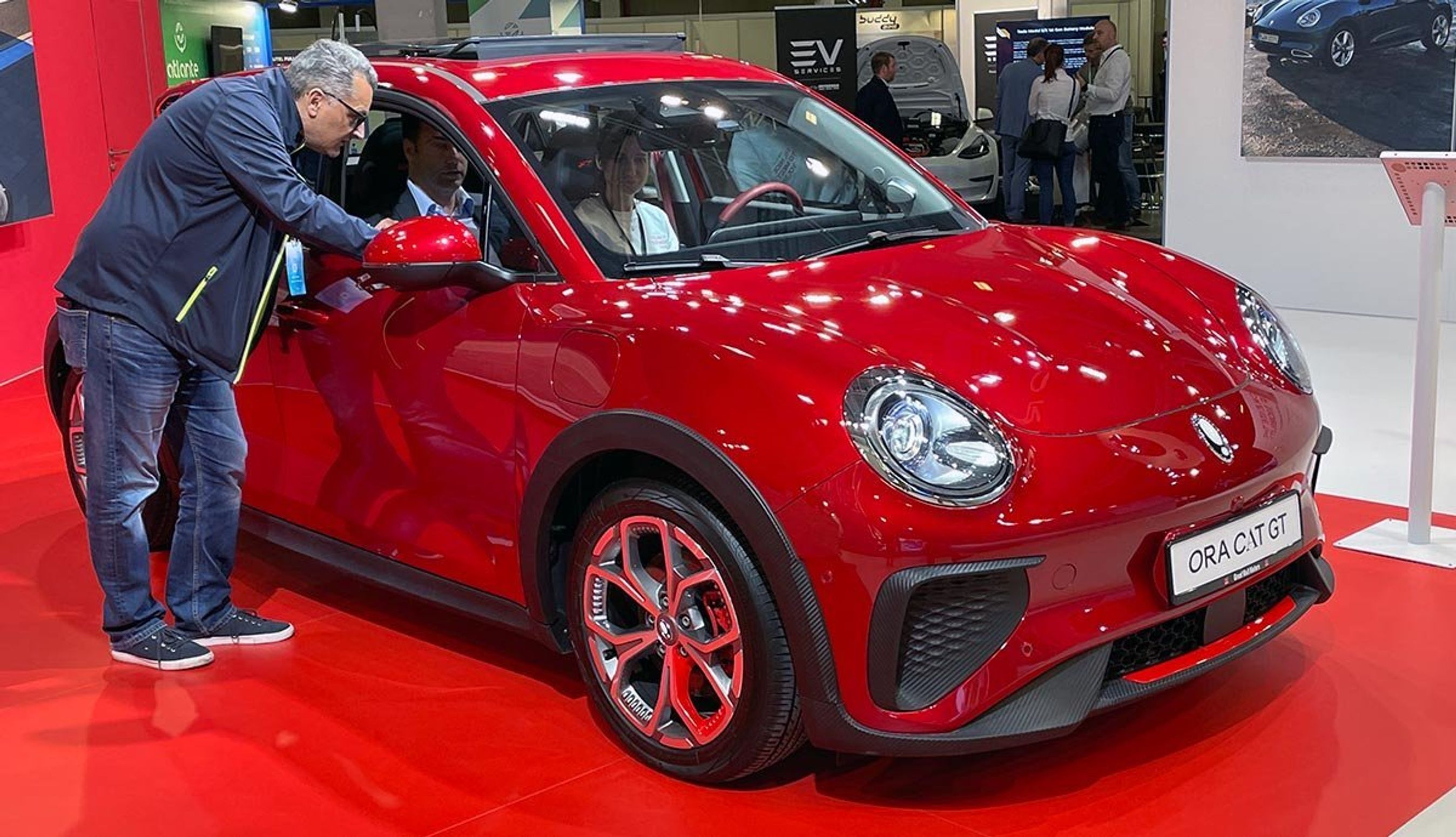 Ora Cat er en mellemstor, elektrisk hatchback i klasse med VW ID.3. 420 km stilles kunderne i udsigt.