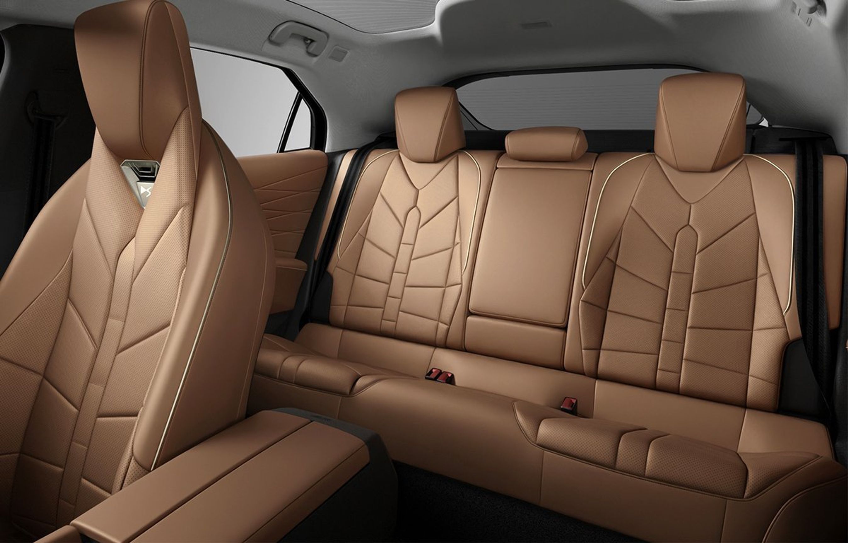 Bagsæset i brunt læder.