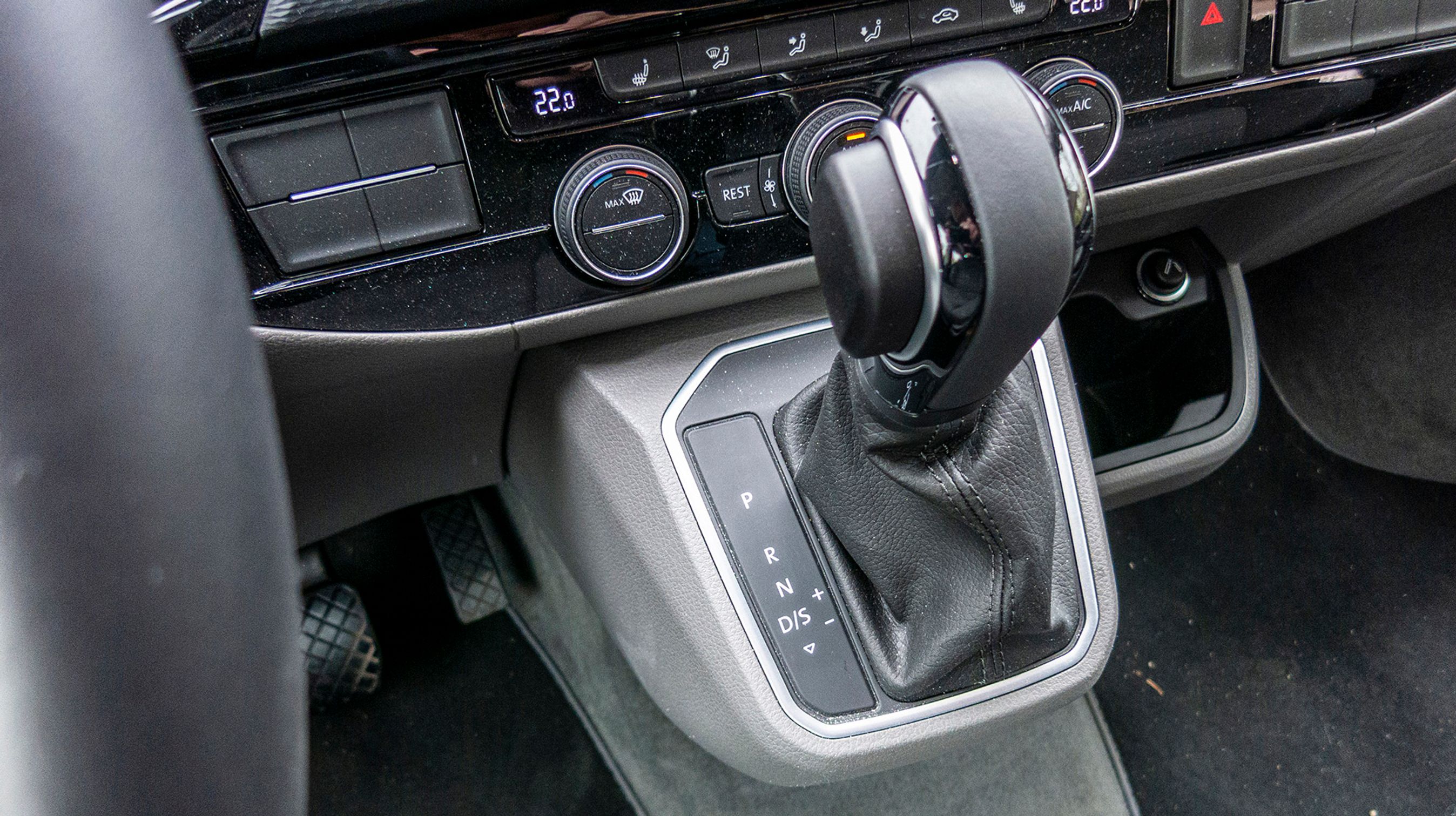 Automatgear er en oplagt del af en VW California. Merprisen er 31.000 kr., men det er alle pengene værd, da køreoplevelsen samtidig løftes betydeligt.