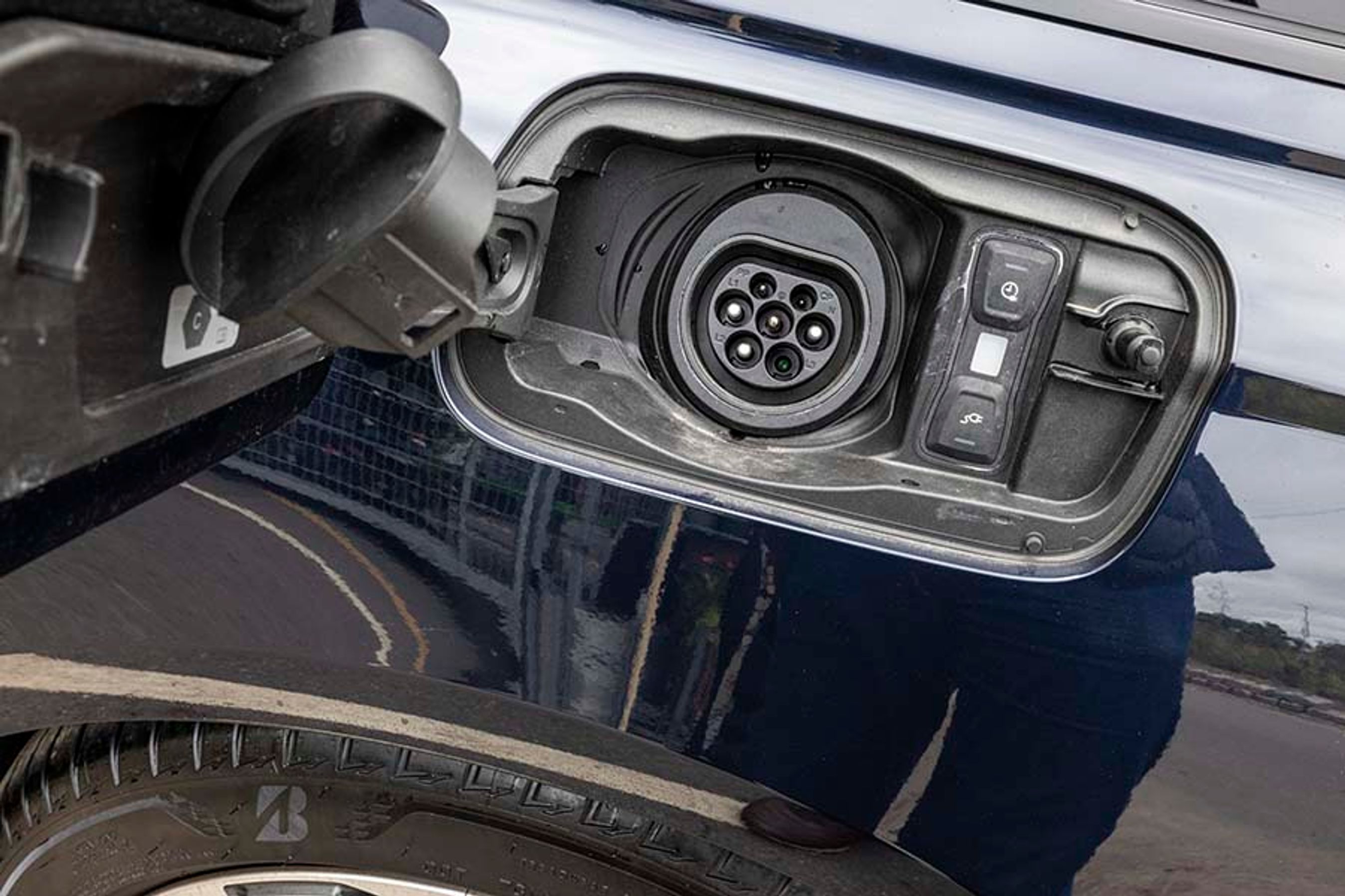 Som plugin-hybrid har Audi A6 tofaset opladning. Det vil sige, at du kan lade med op til 7,4 kW. Dermed kan du lade batteriet på 14,4 kWh op på godt to timer. 