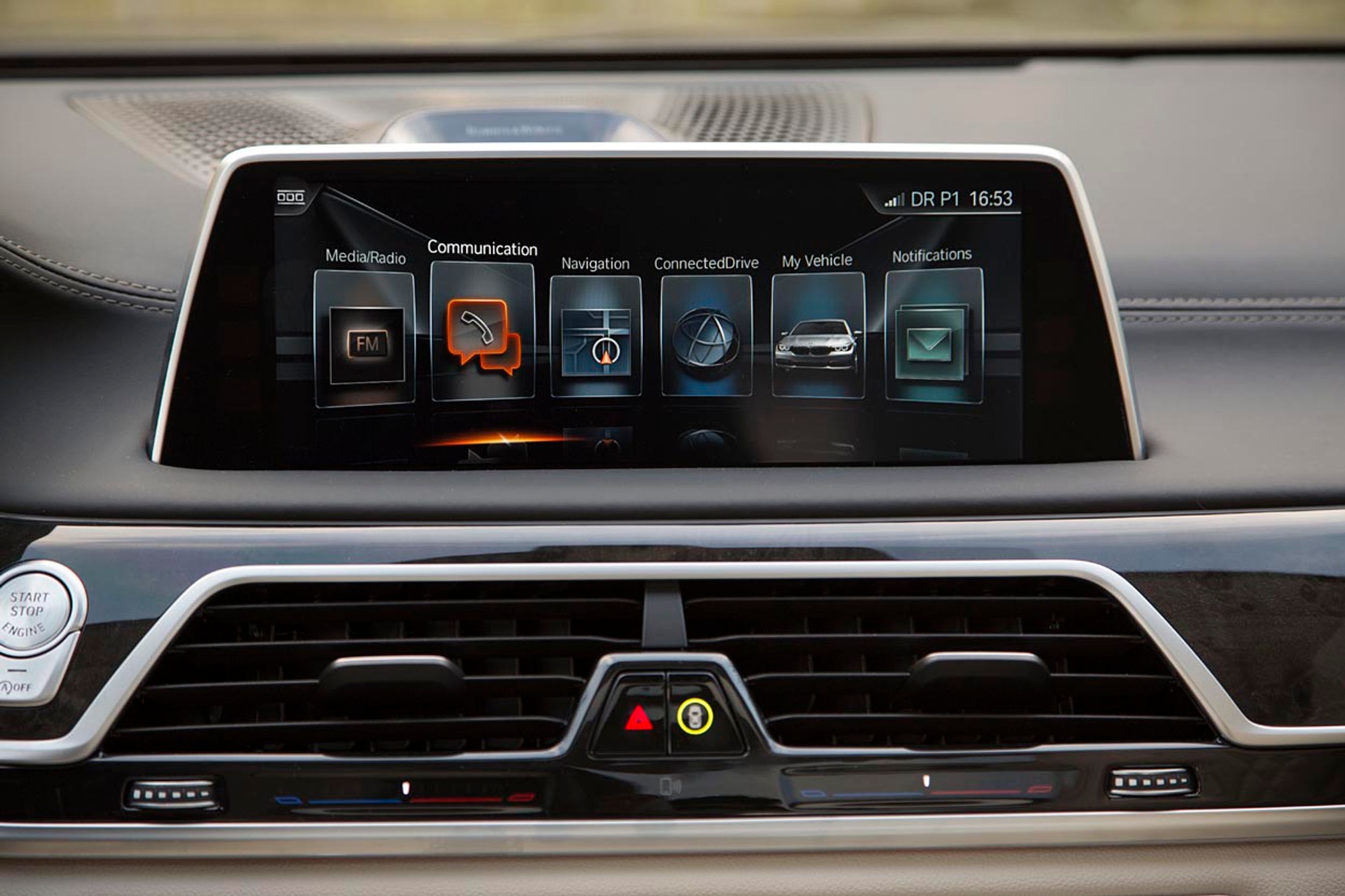 Alle funktioner kan styres via den store skærm.