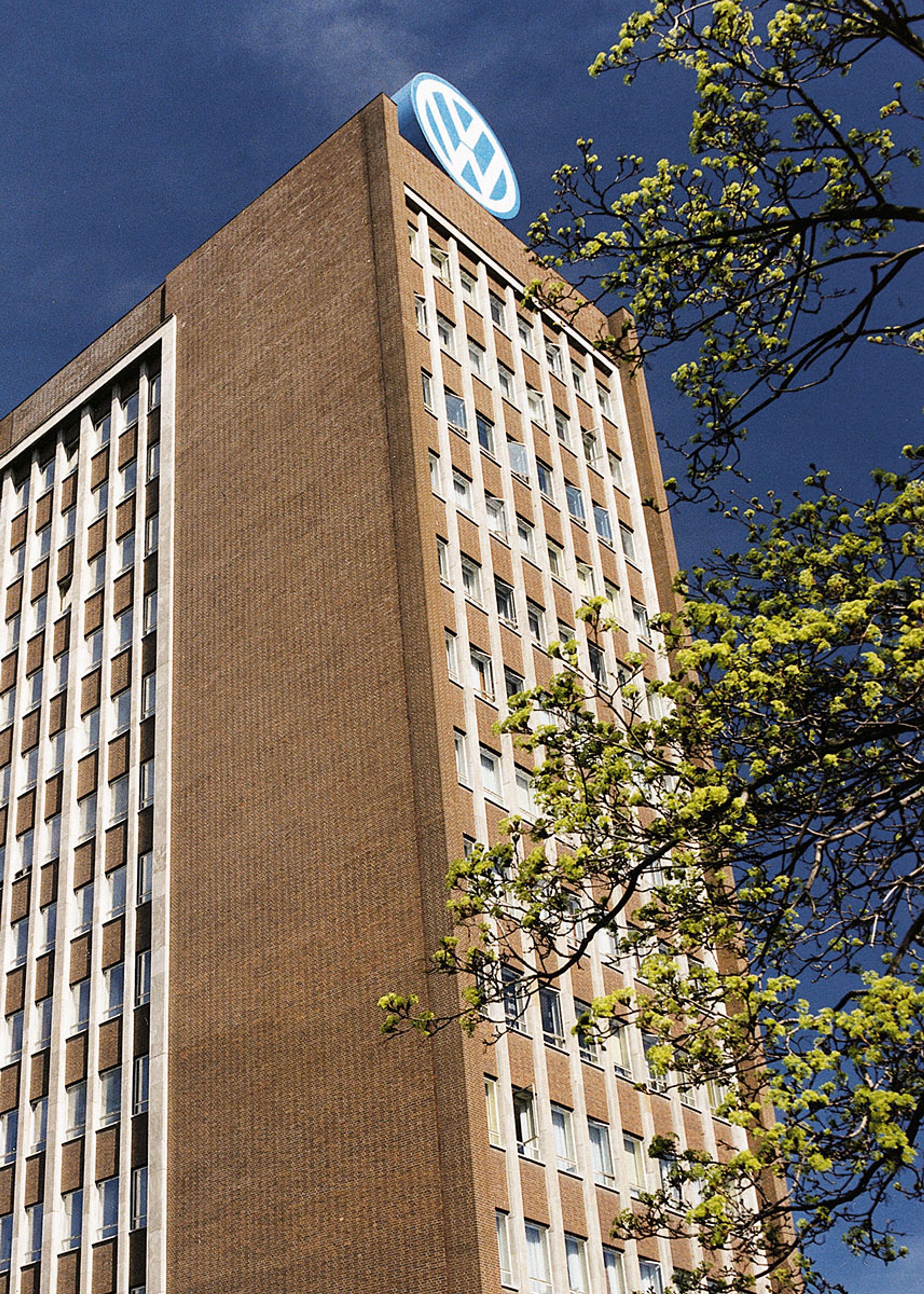 Volkswagen omfatter VW, VW varevogne, Audi, Skoda, Seat, Bentley, Porsche, Lamborghini. Også Scania og til dels MAN er med i familien.