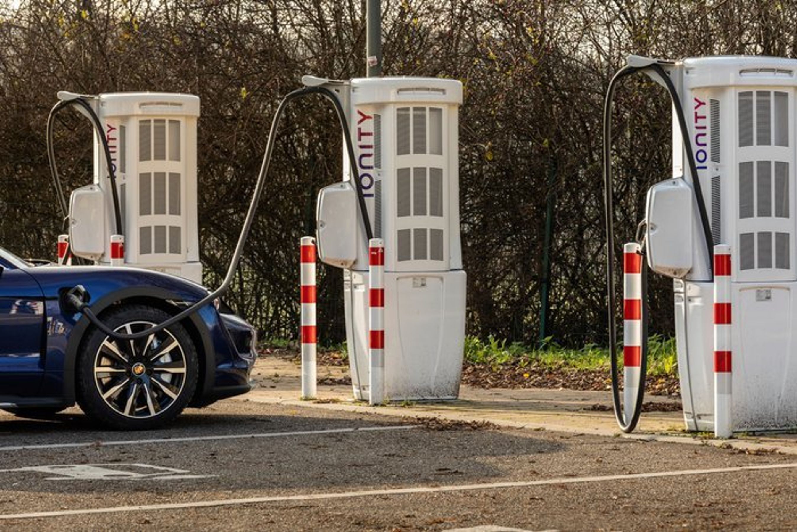 Ladestandere på rasteplads