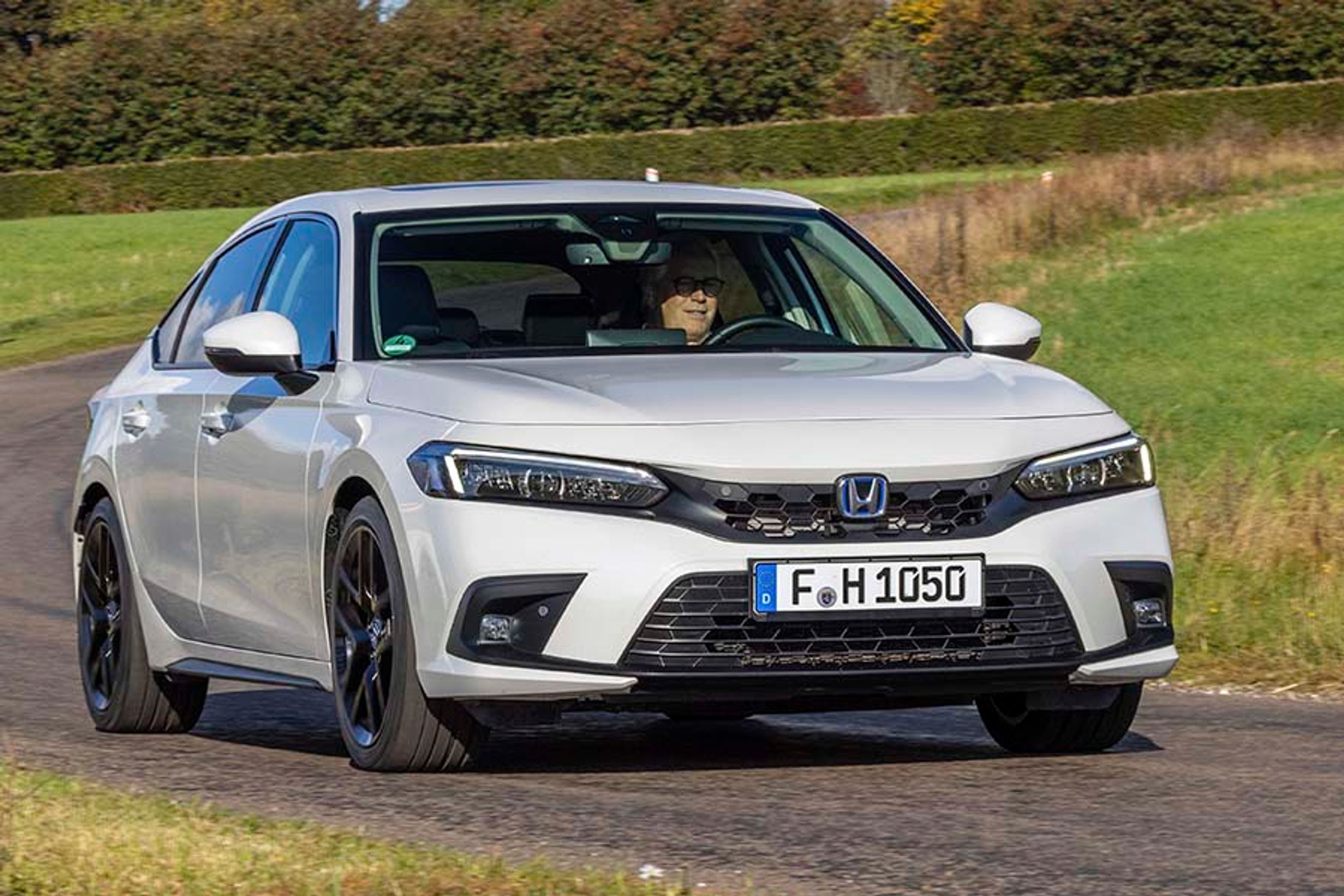 Efter 50 år der denne 11. generation af Honda Civic kommet til landet. Der er tale om en femdørs hatchback med avanceret hybridteknik. Den koster fra 356.000 kr.