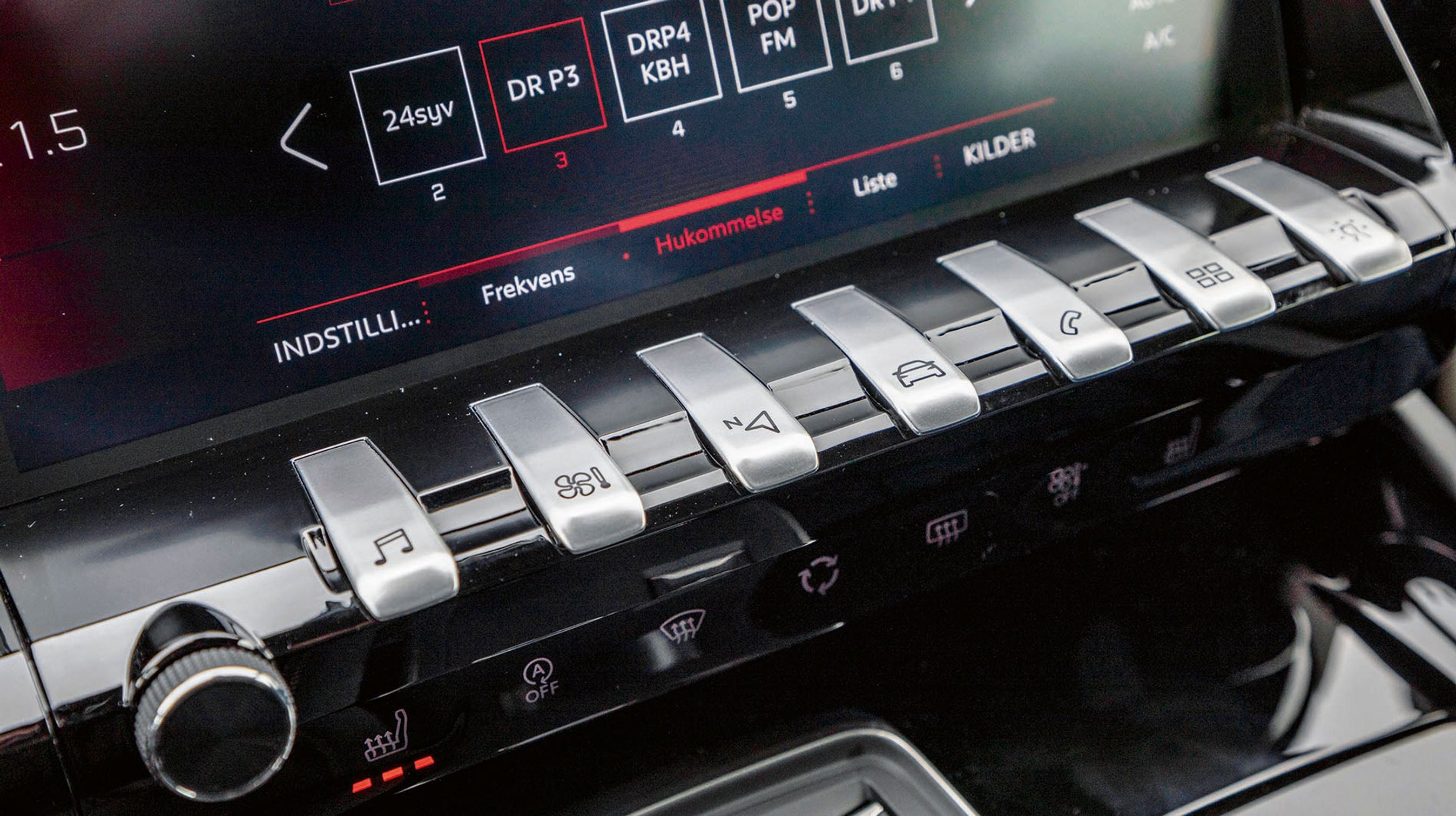 Knapperne under skærmen har for små symboler.