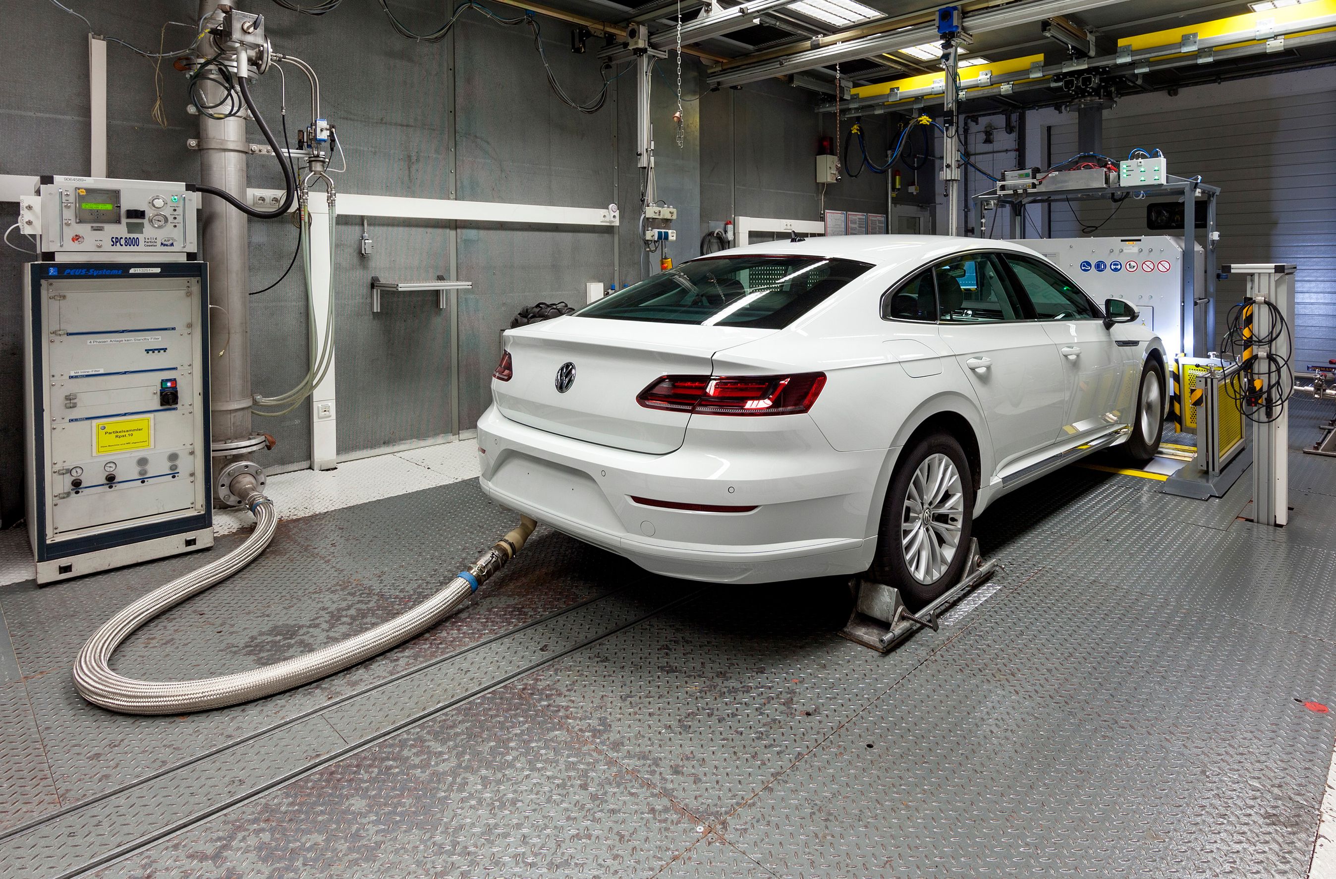 Laboratorie-kravene til nye bilers udstødning er atter strammet.