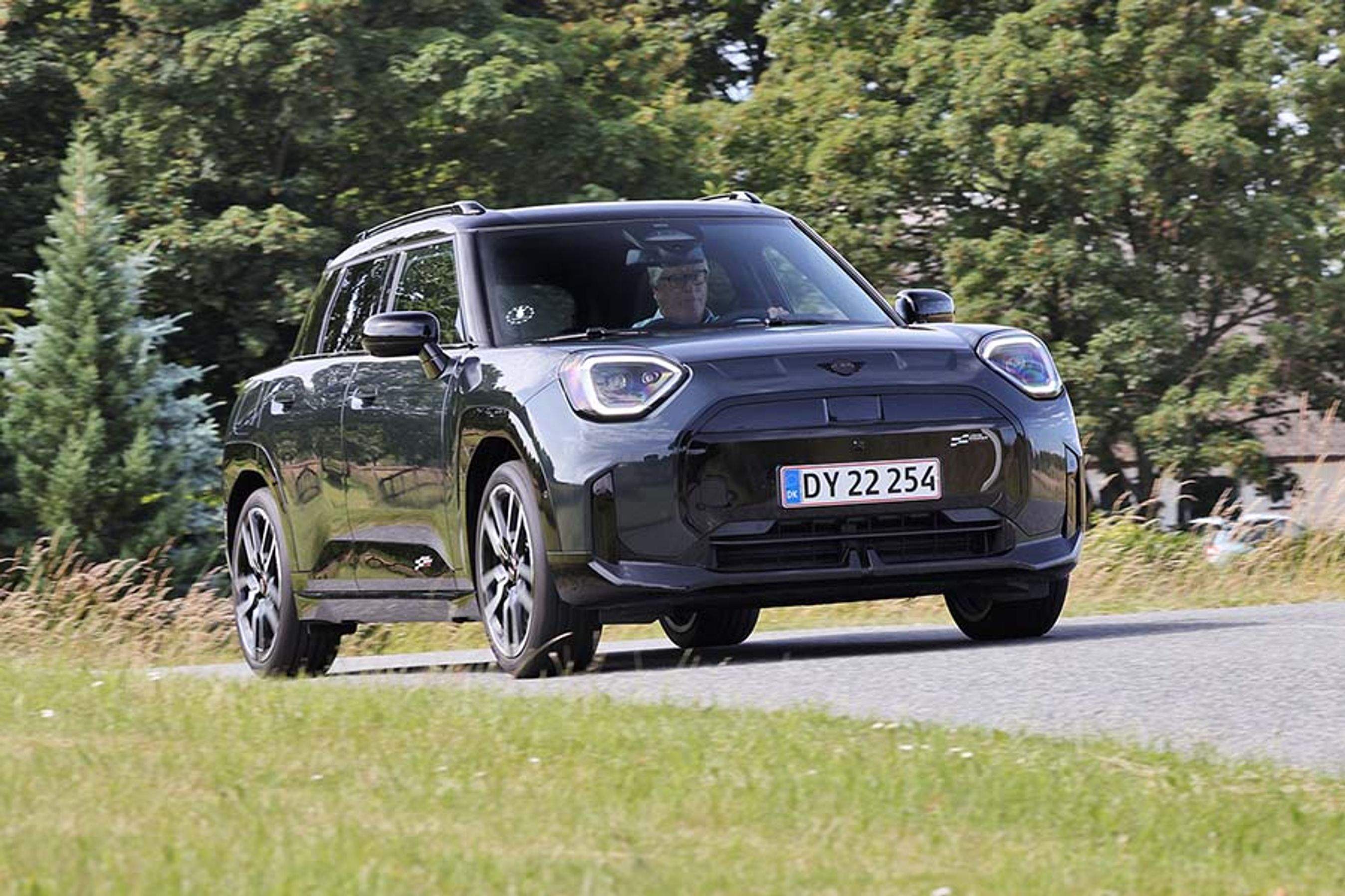 Mini Aceman har ikke forbilledets runde forlygter, men byder alligevel på mærkets ikoniske design. Der er tale om en femdørs elbil til priser fra 240.000 kr.