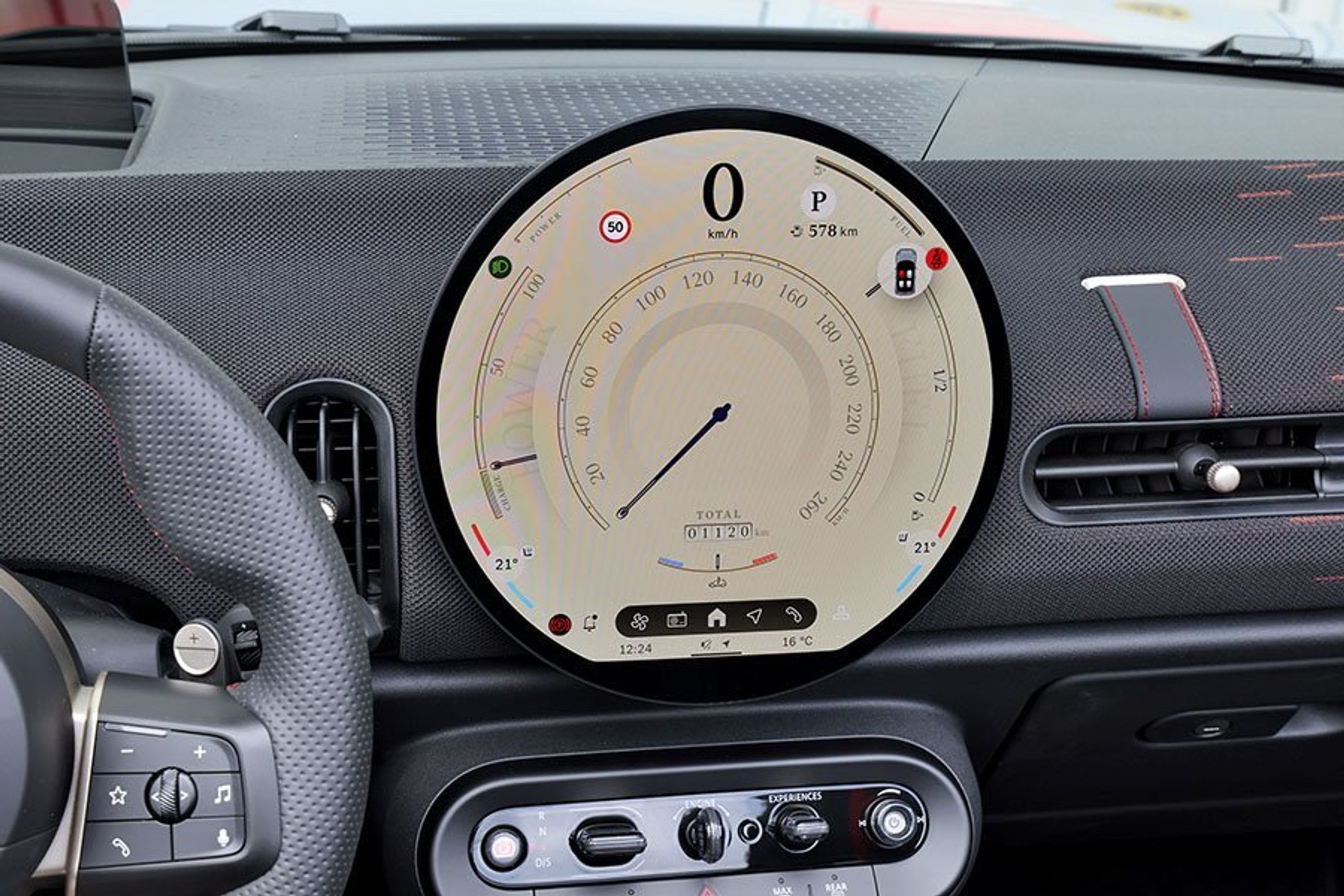 Stor skærm med retro-look i en Mini Cabrio