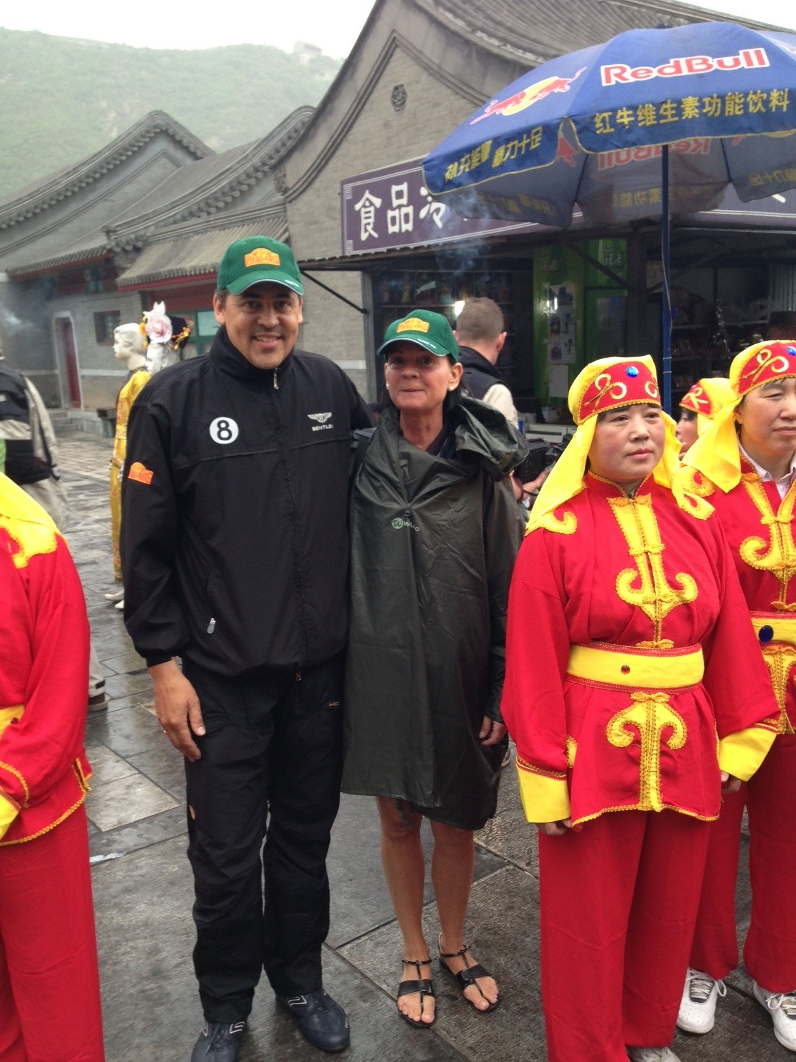 Lars og Annette Rolner var meget spændte før starten gik og skrev, at sommerfuglene så småt var begyndt at flyve rundt i maven.