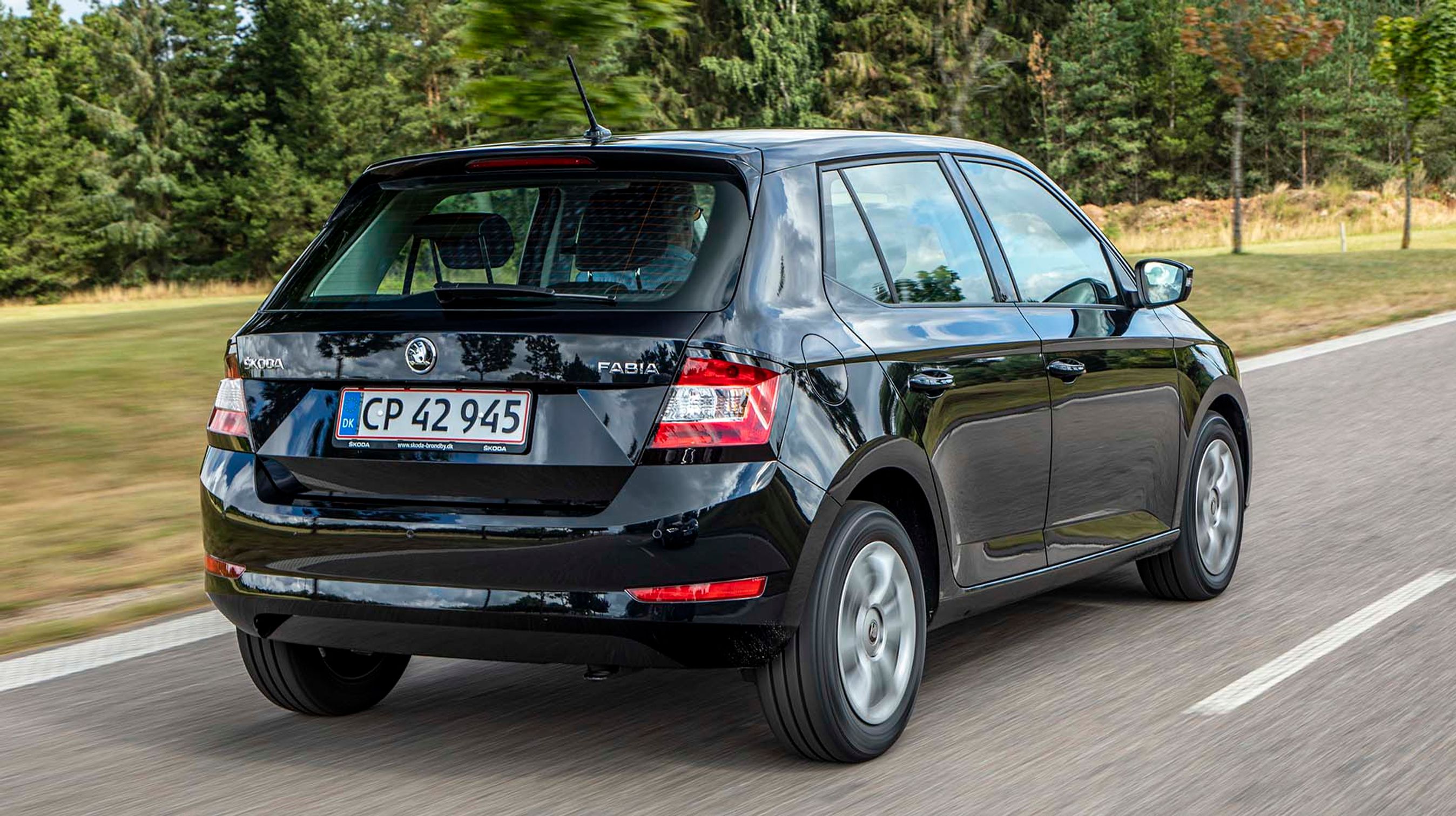 Skoda Fabia fås som eneste minibil både som denne femdørs hatchback og som en stationcar.