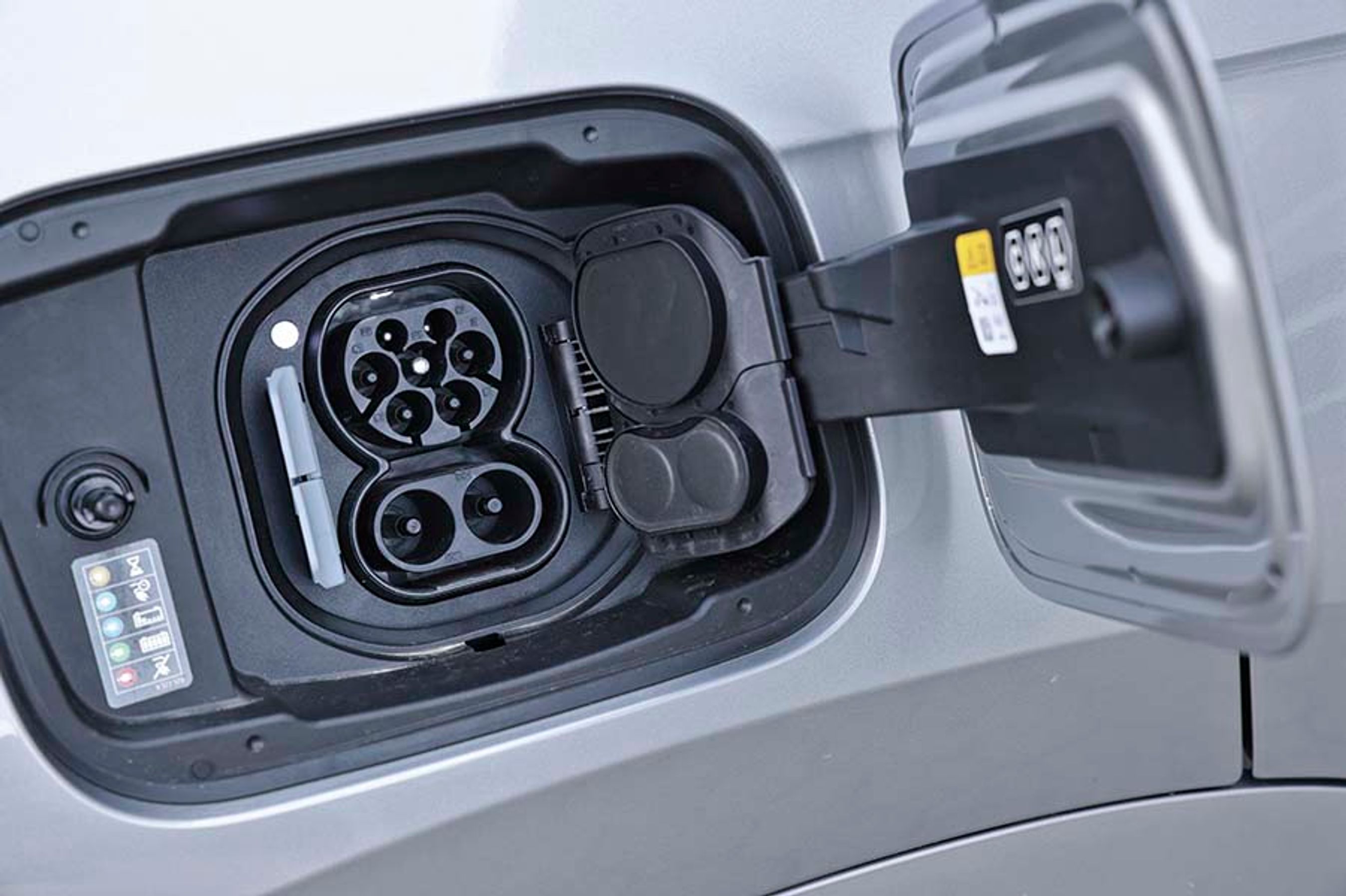 Hurtigladning fungerer godt med iX1 og forlænger let rækkevidden. Vigtigt da iX1 har et relativt lille batteri og dermed heller ikke klassens mest imponerende rækkevidde.