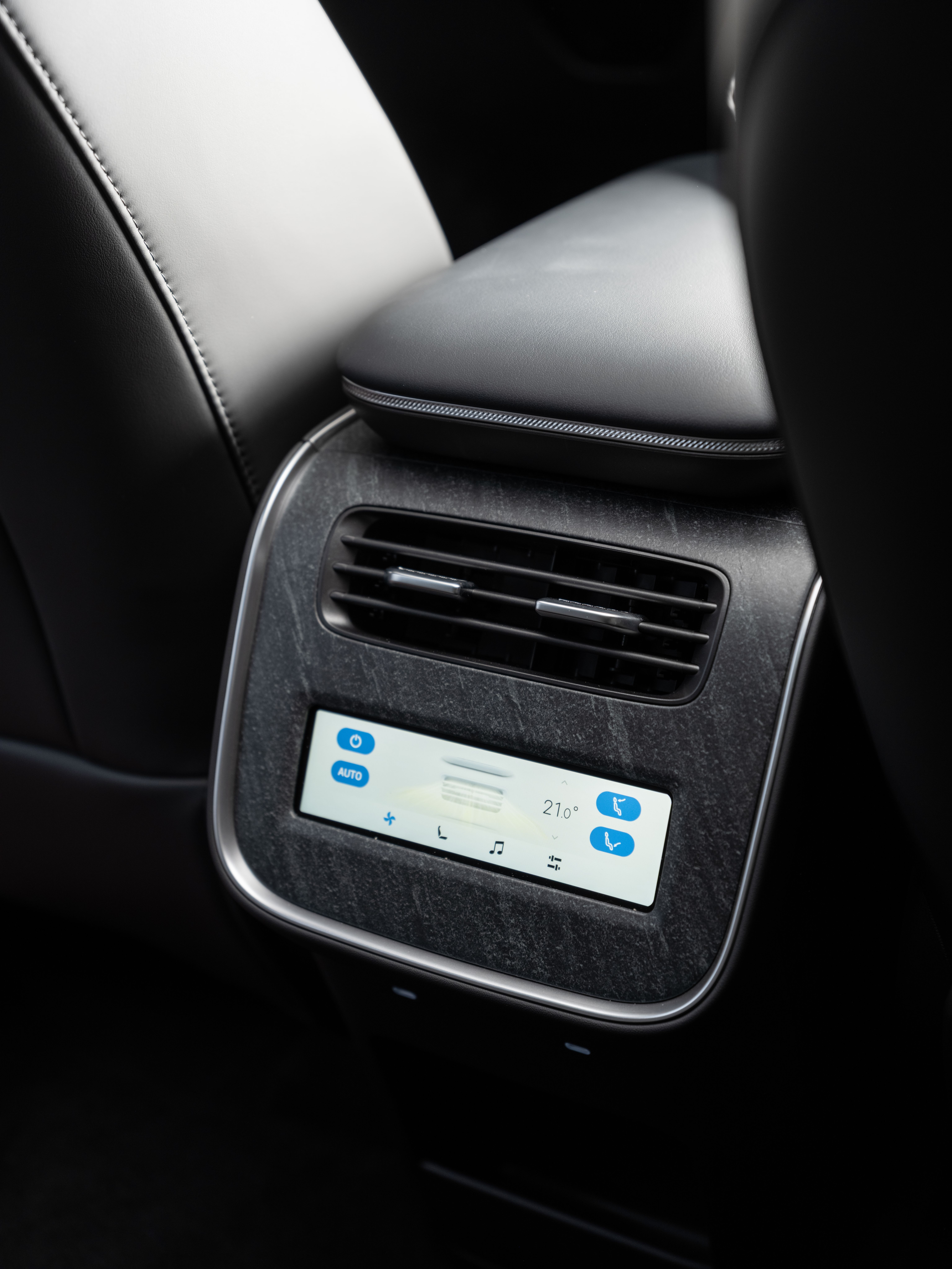 Skærm mellem forsæderne i en Exlantix ET