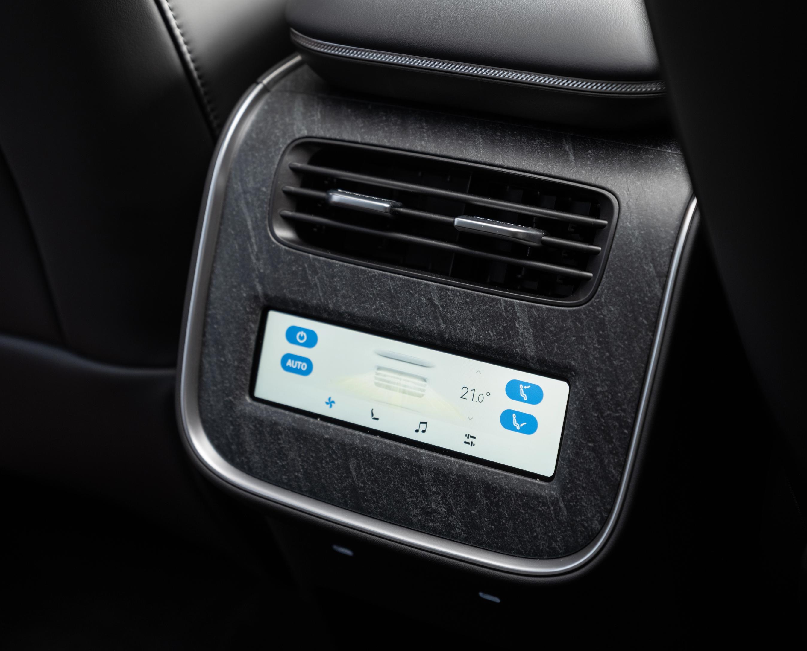 Skærm mellem forsæderne i en Exlantix ET