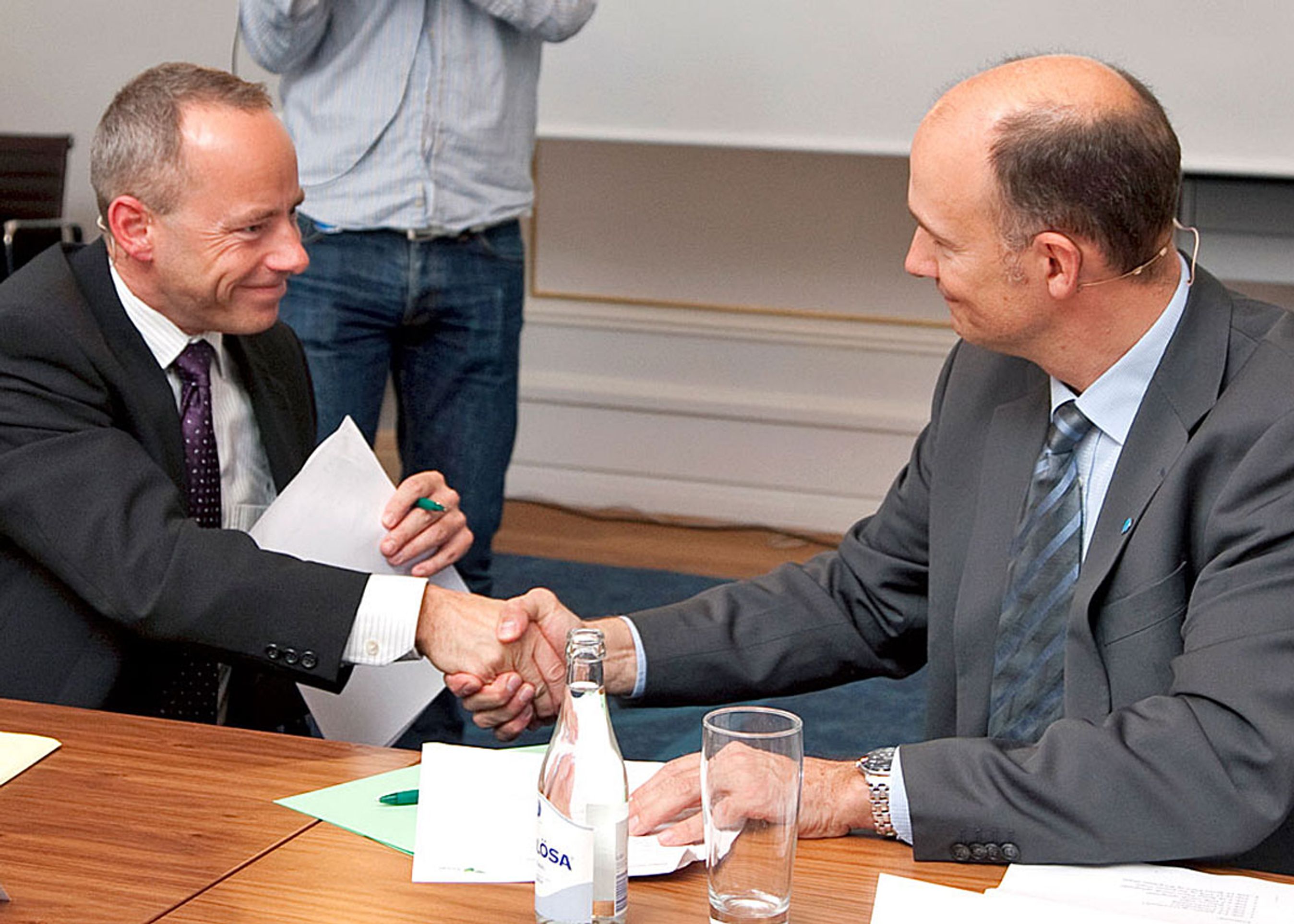 DSB og Better Place - repræsenteret ved de daværende direktører - indgik aftalen om tog-og-elbil for to år siden. Siden er både Søren Eriksen og Jens Moberg ude.