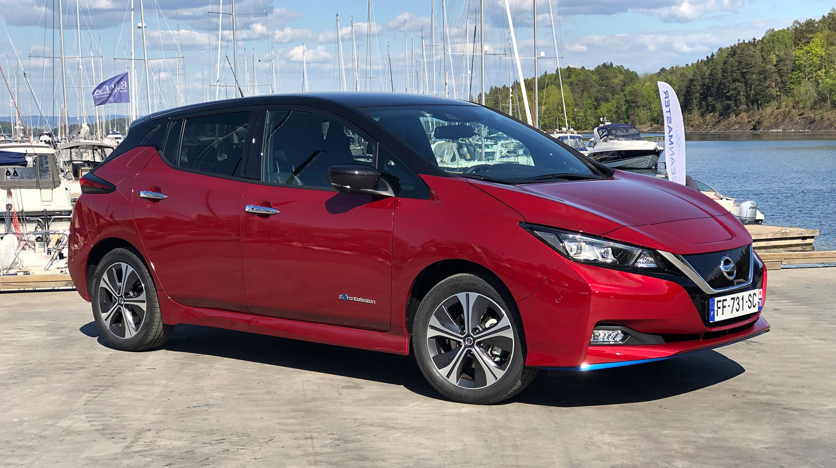 Nissan Leaf er en let forhøjet hatchback og har plads til fem personer.