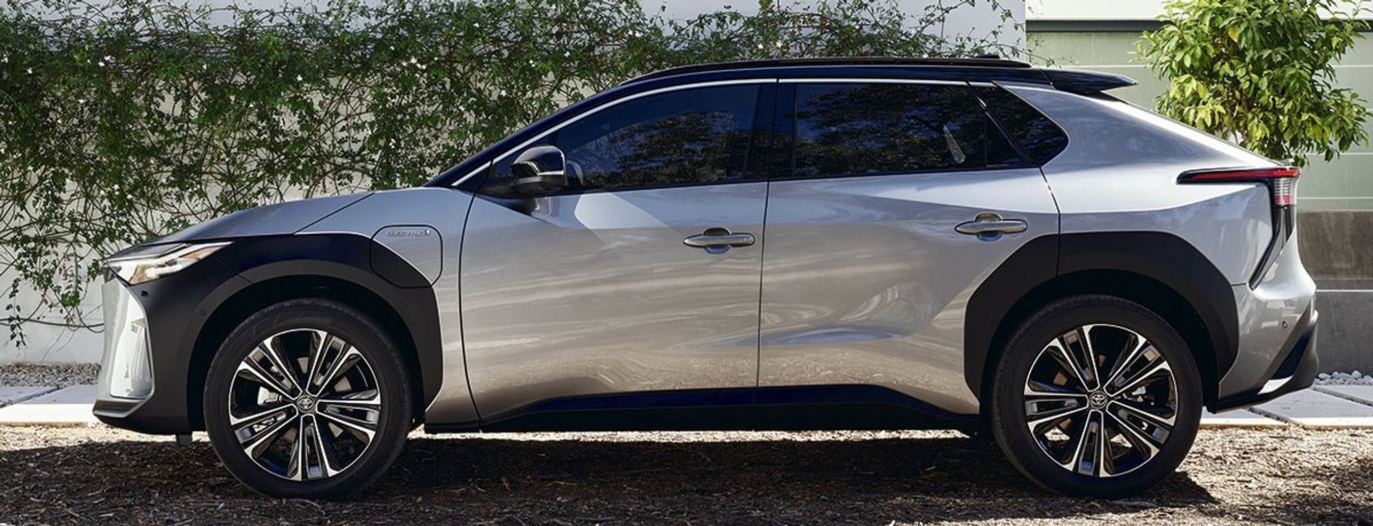 Toyota BZ4X er en crossover omtrent på størrelse med RAV4.