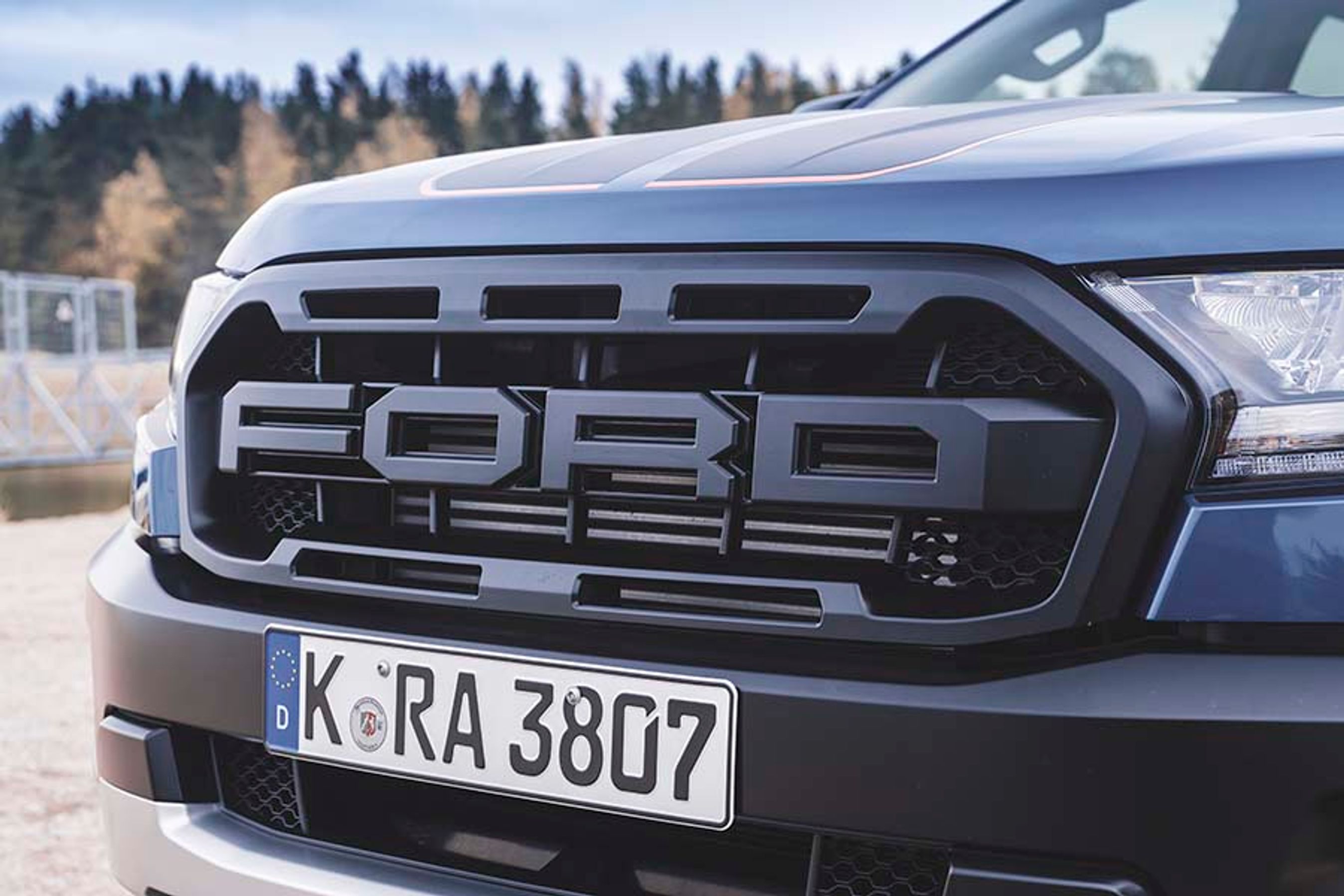 Ford Ranger Raptor har fået en barsk front, hvor man i hvert fald ikke kommer i tvivl om bilmærket.