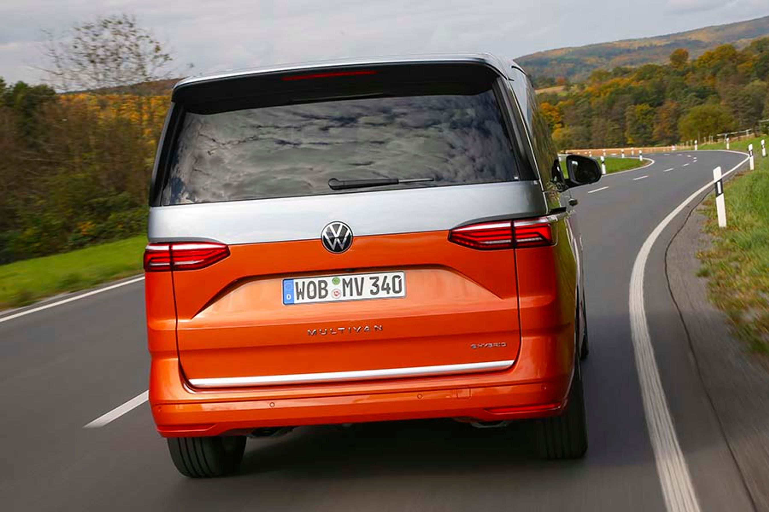 Den store tophængslede bagklap kan nu fås elbetjent, hvilket har været et stort ønske fra kunderne .