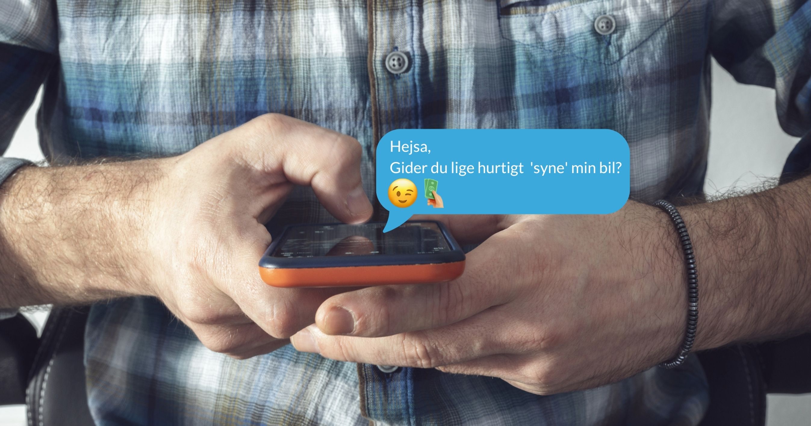 Mand sms'er om bilsyn