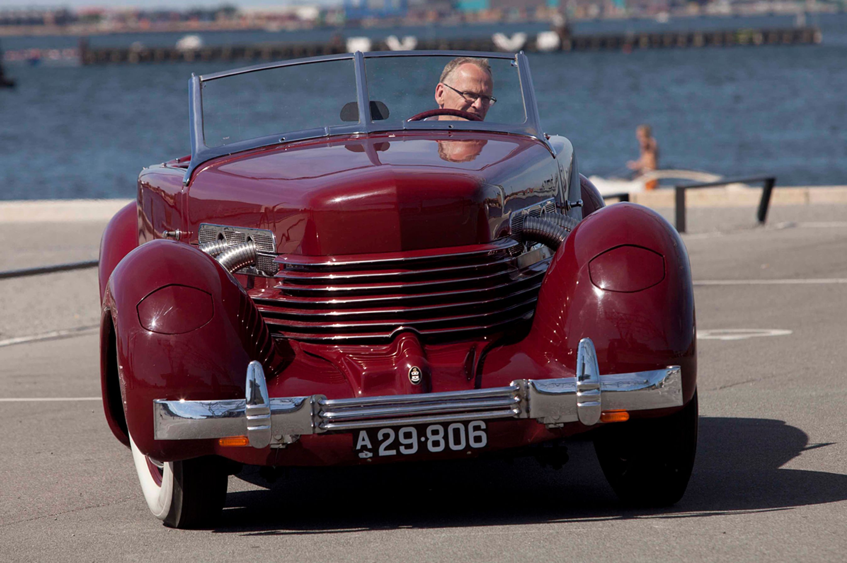 Veteranbiler fra før 1950 slipper nu med blot fem procent i indførselsafgifter ved import fra lande uden for EU, mens nyere klassikere stadig får et smæk på hele 37,5 procent (Foto: Finn Jørgensen/FDM)   