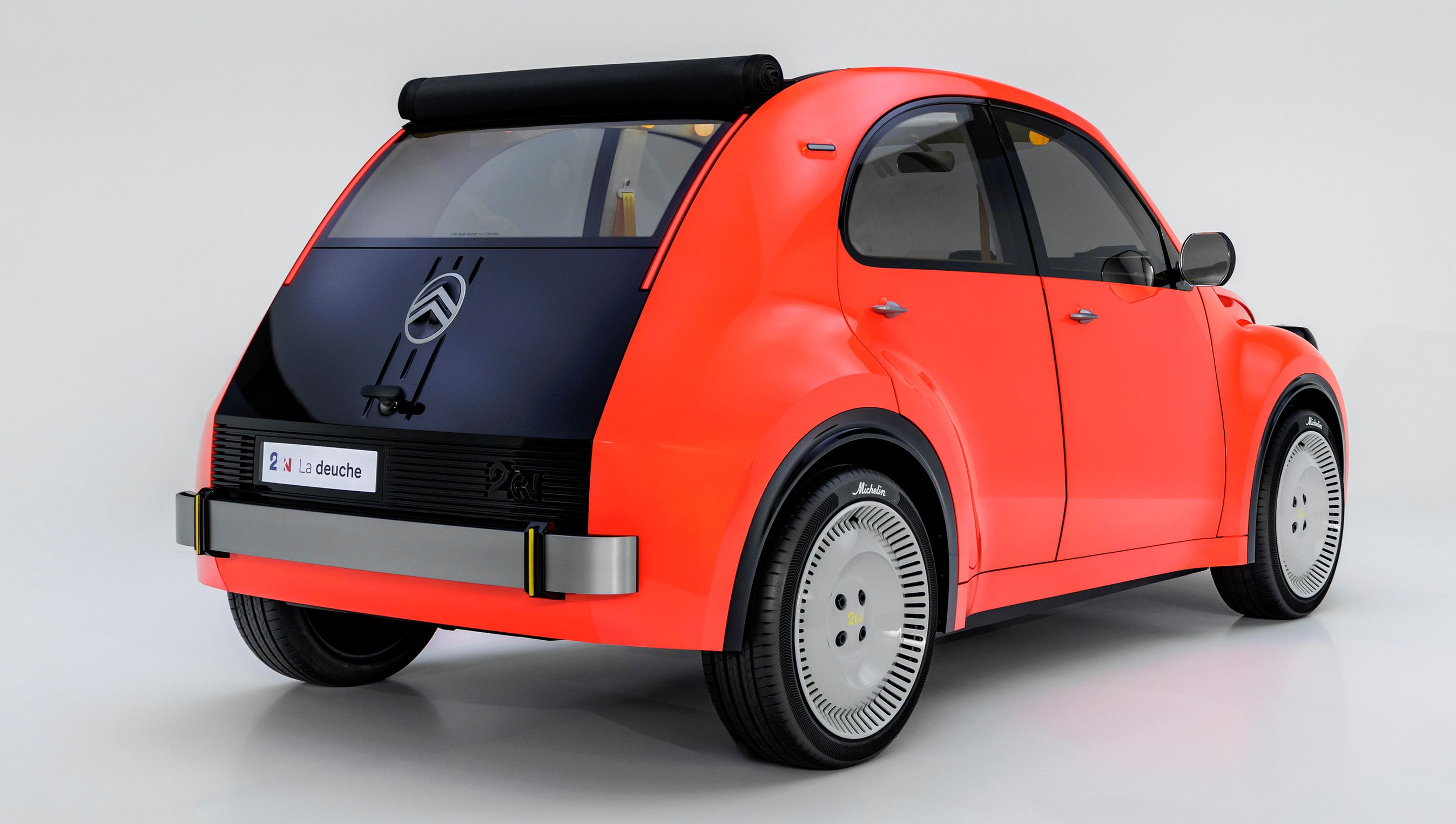Rød Citroën 2CV koncept bagfra.