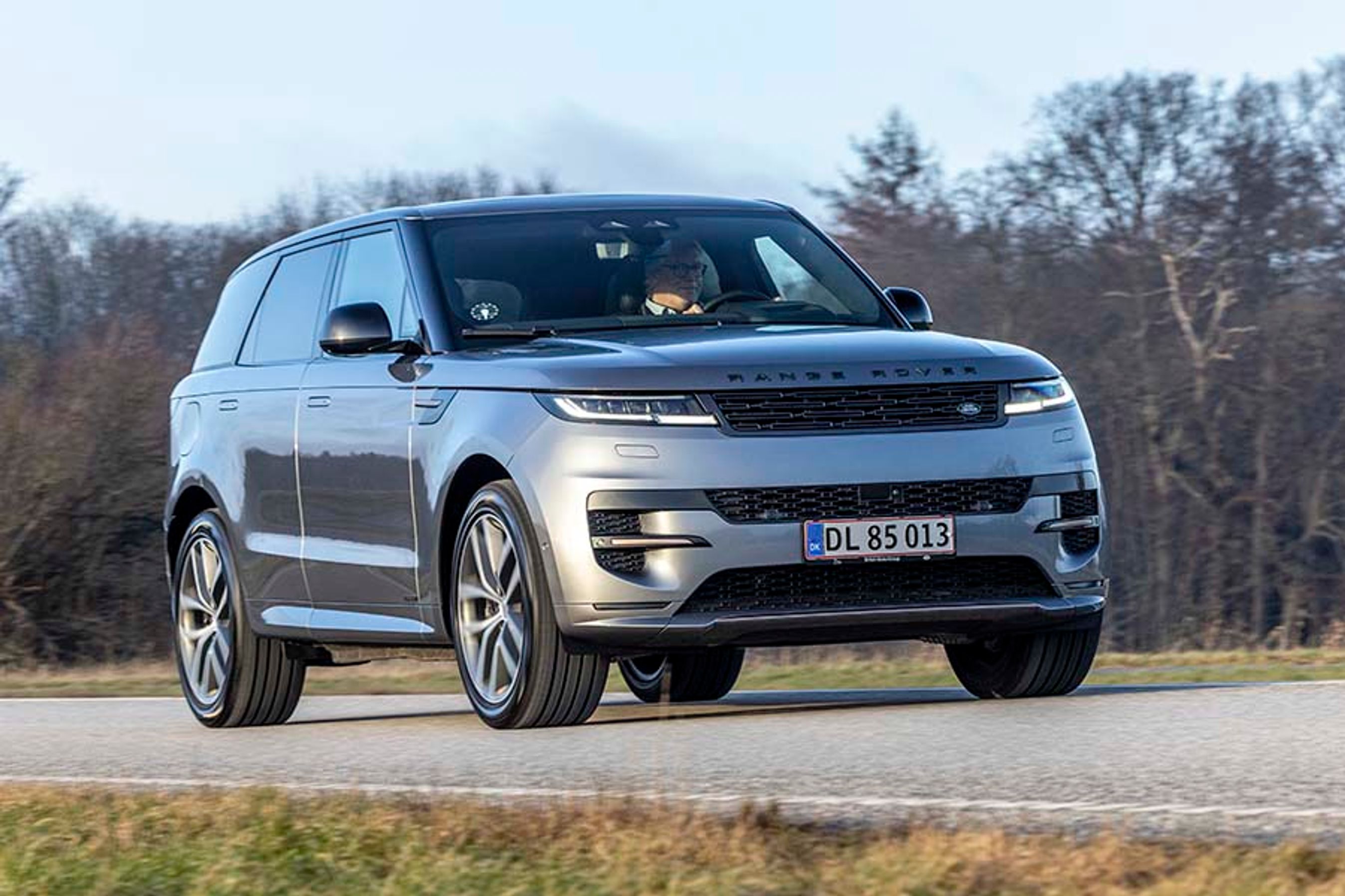 De avancerede forlygter er af matrix-typen og giver et enormt lys foran bilen – til tider så meget, at det kan genere modkørende.