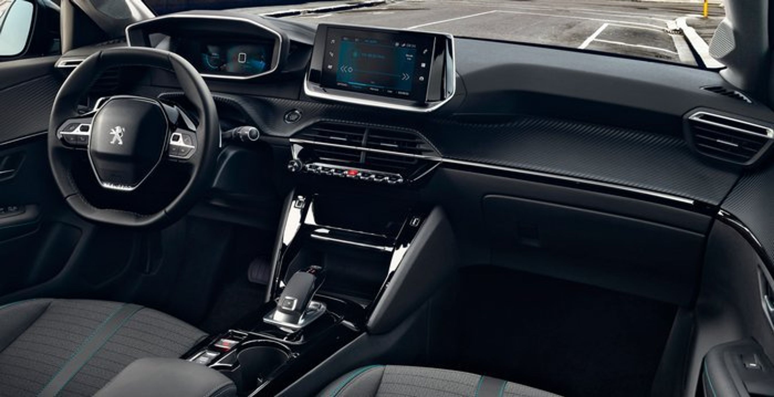 Instrumentbordet er kendetegnet ved det lille rat og det digitale instrumentbord, der skal se hen over rattet.