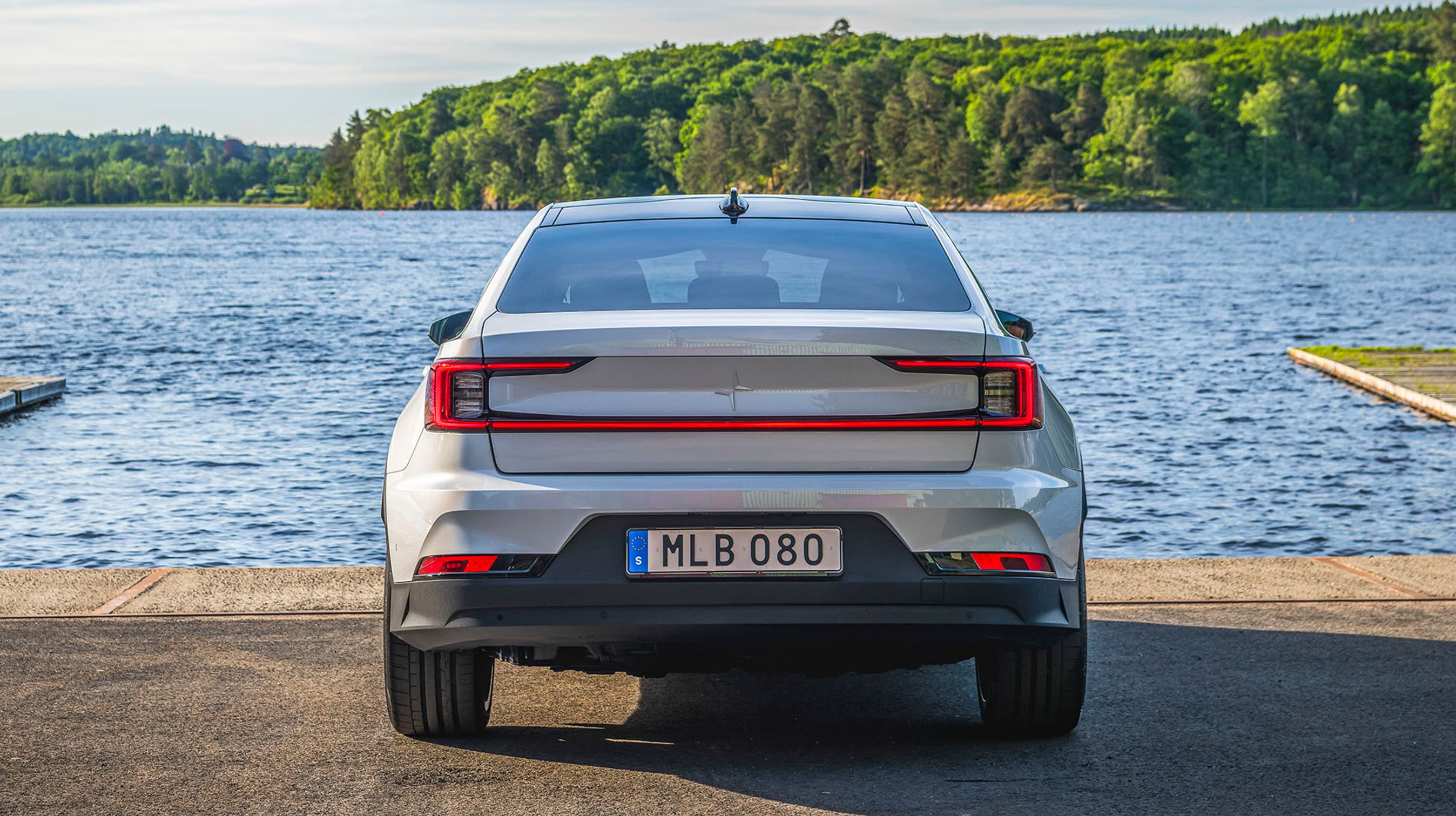 Polestar er et søstermærke til Volvo, og de to bilmærker deler en del teknik, ligesom designet har visse ligheder.