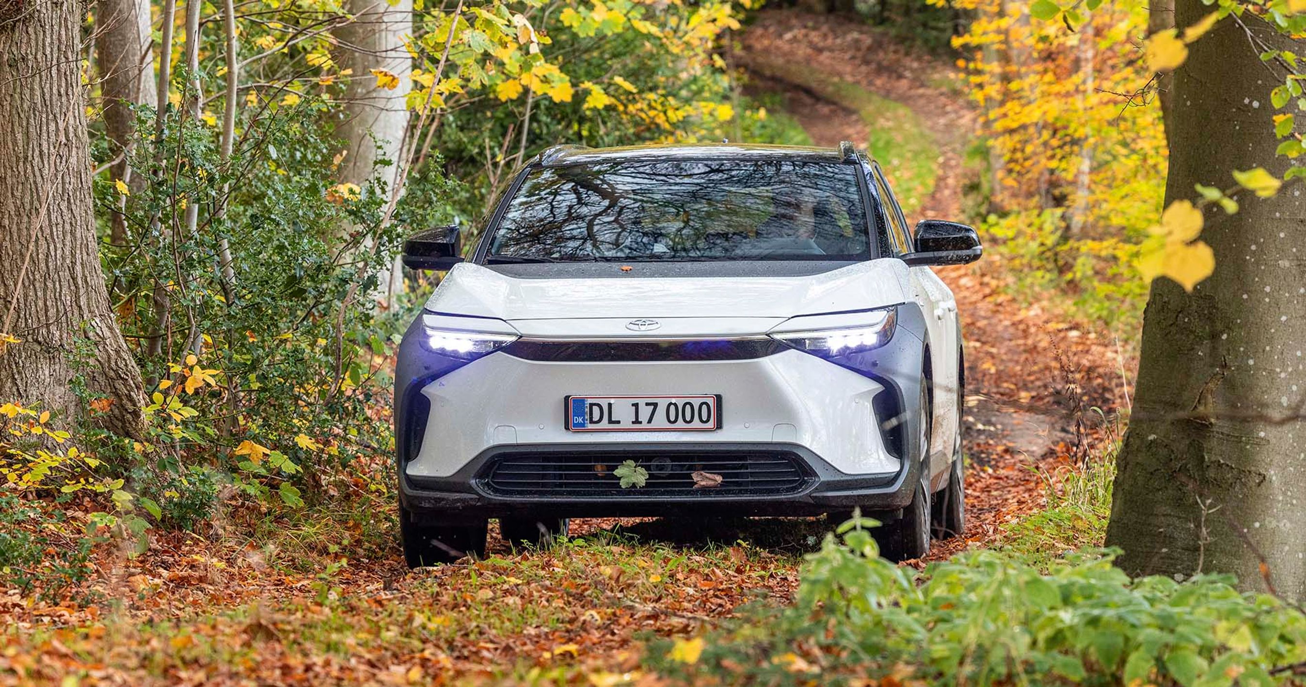 Toyota bZ4X set forfra