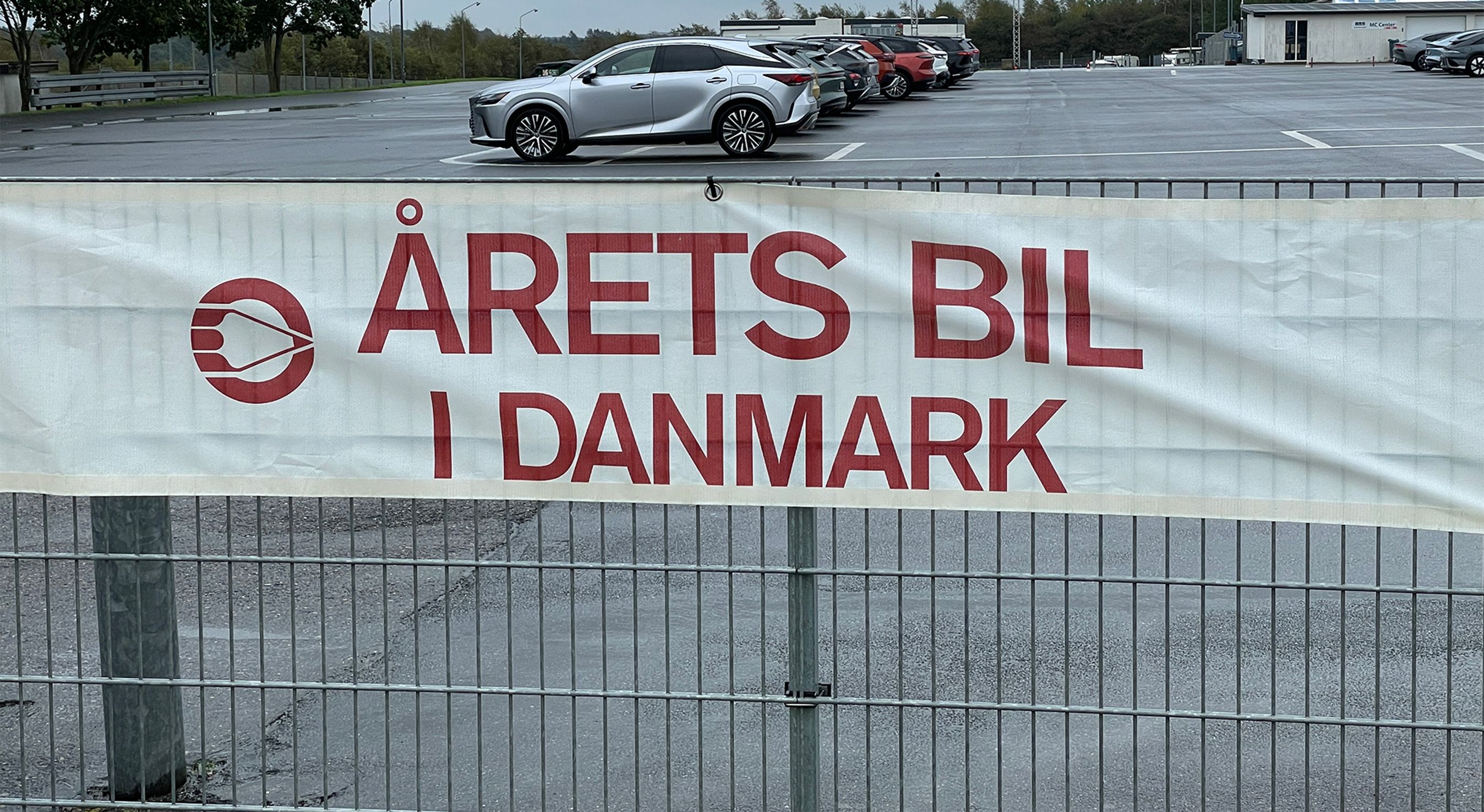 Skilt med 'Årets Bil i Danmark'