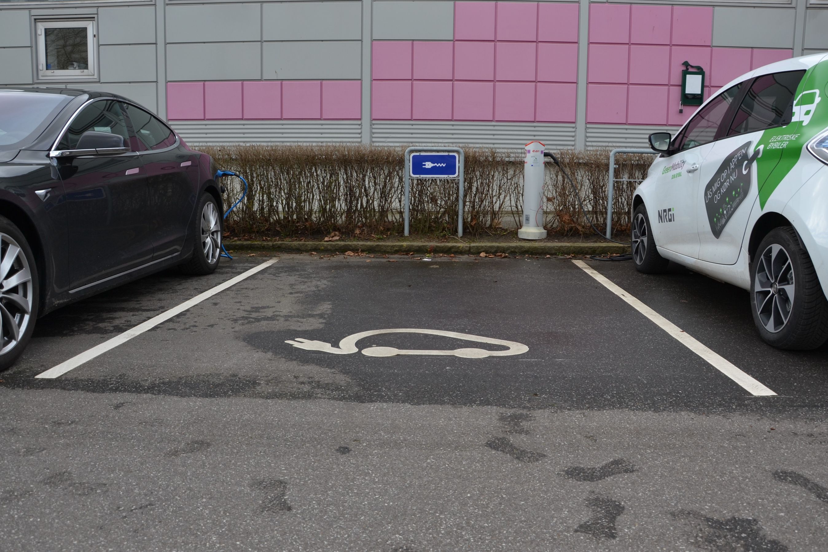 Nu kan boligforeninger selv styre deres ladestandere