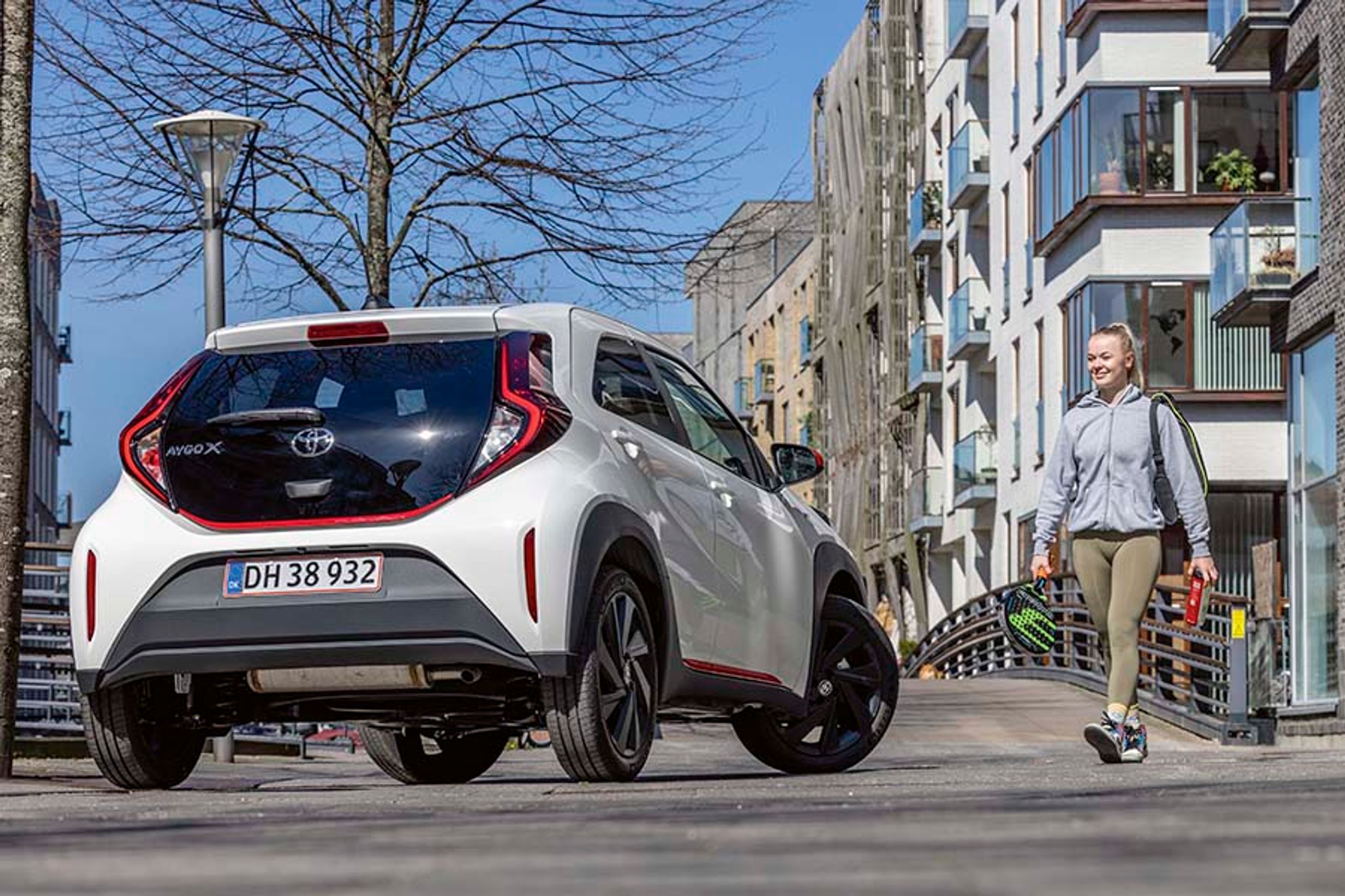 De ikoniske Aygo-baglygter har fået et længere forløb og er nu af LED-typen. De er standard på alle udgaver. Desværre slukker de, når kørelyset er tændt.