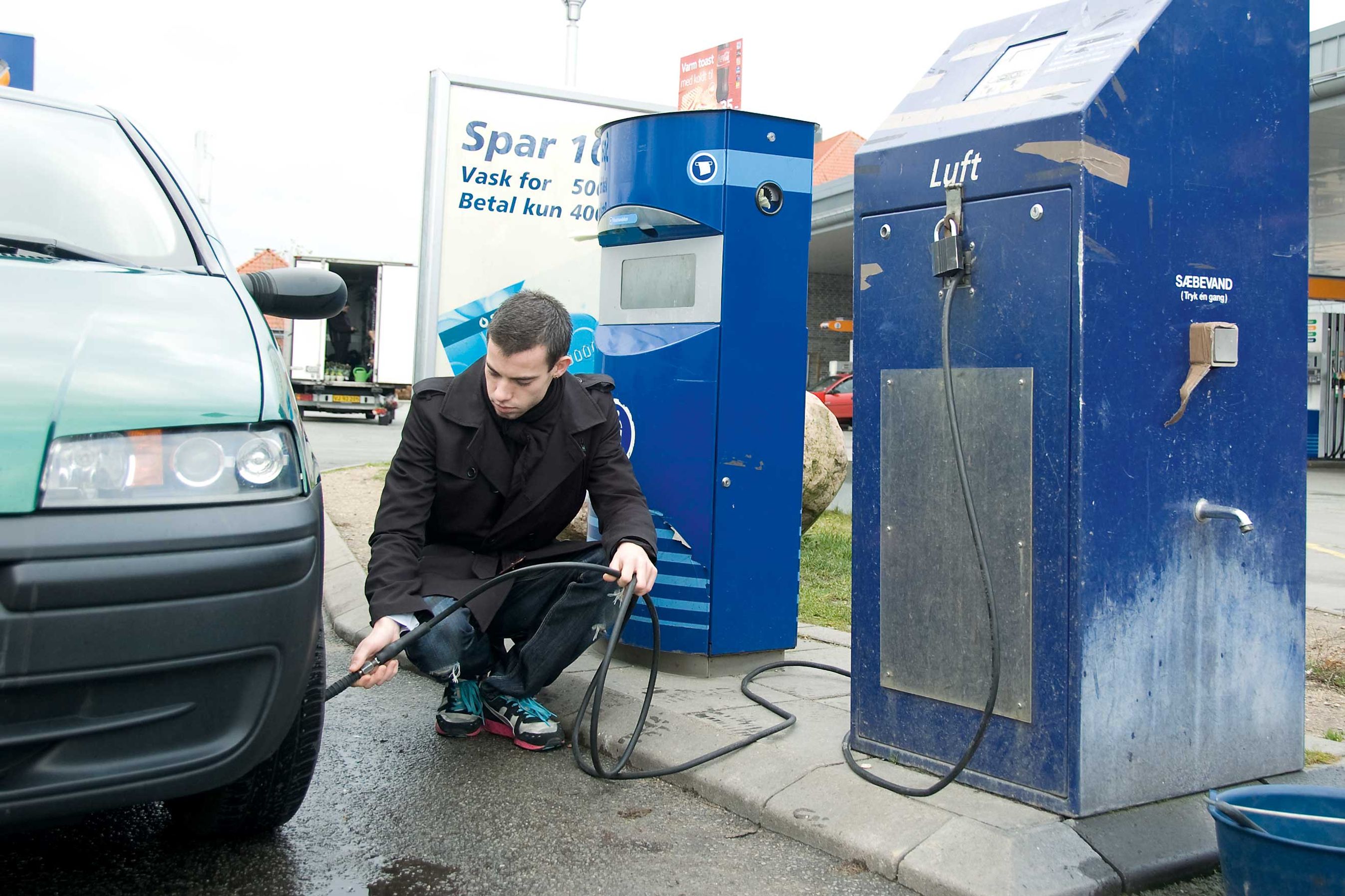 Det går ud over både økonomi og køreegenskaber at køre med for lavt dæktryk.