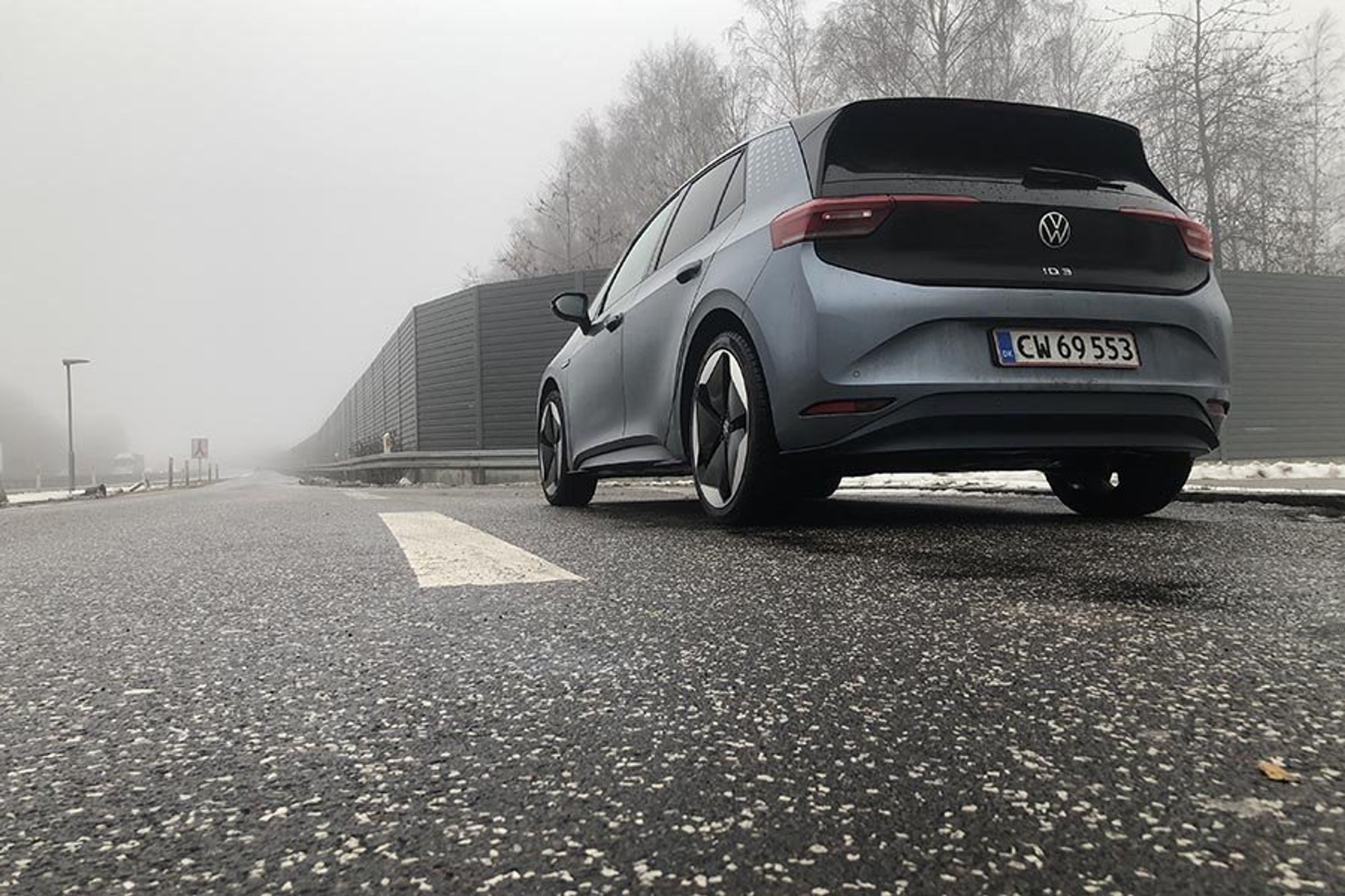 Hvis du kører om vinteren vil du opleve, at elbilen lader langsommere. Medmindre den kan forvarme batteriet, så det får optimal ladetemperatur