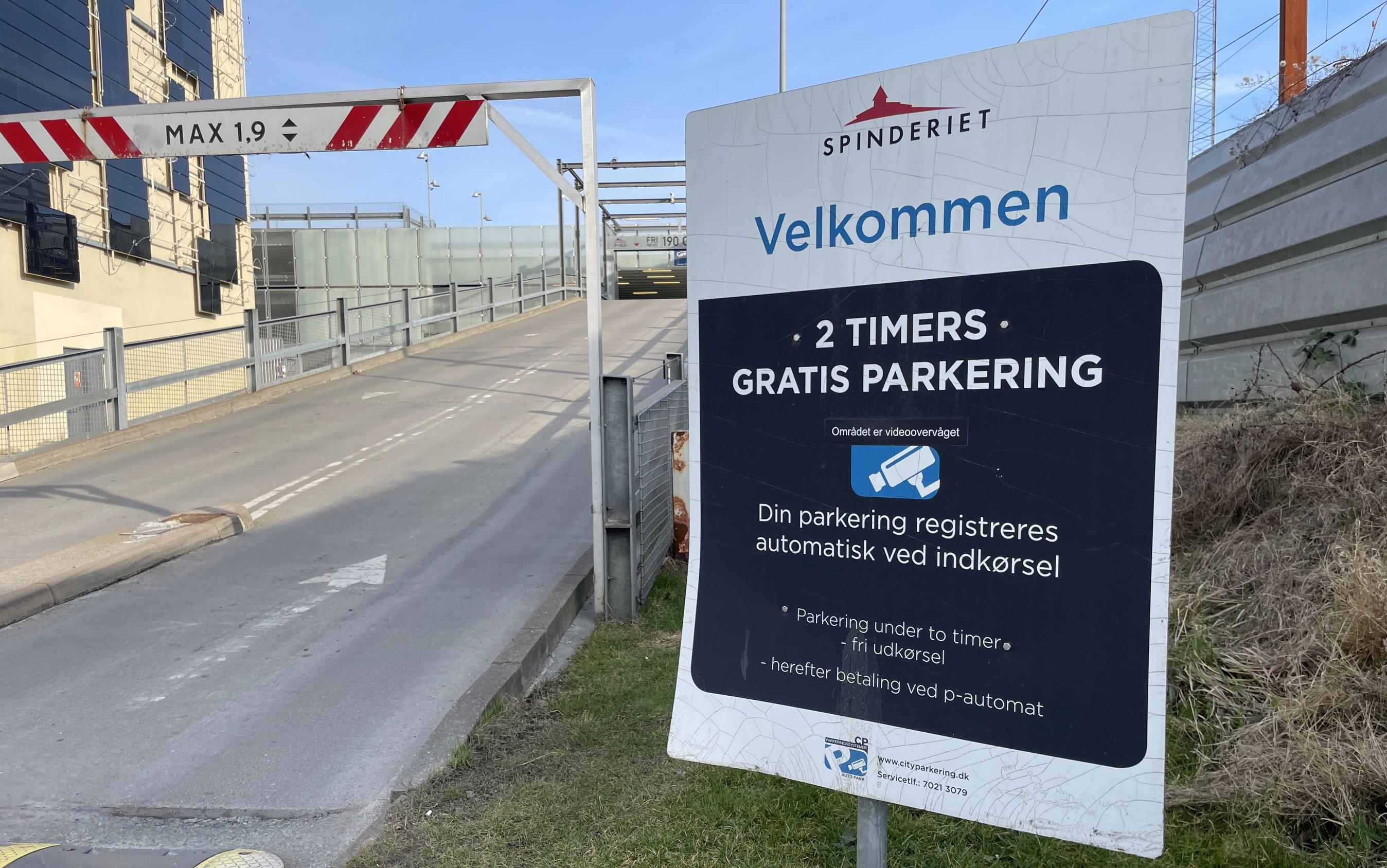 Transportminister sætter parkeringsselskaber på plads: P-afgiften skal være fysisk