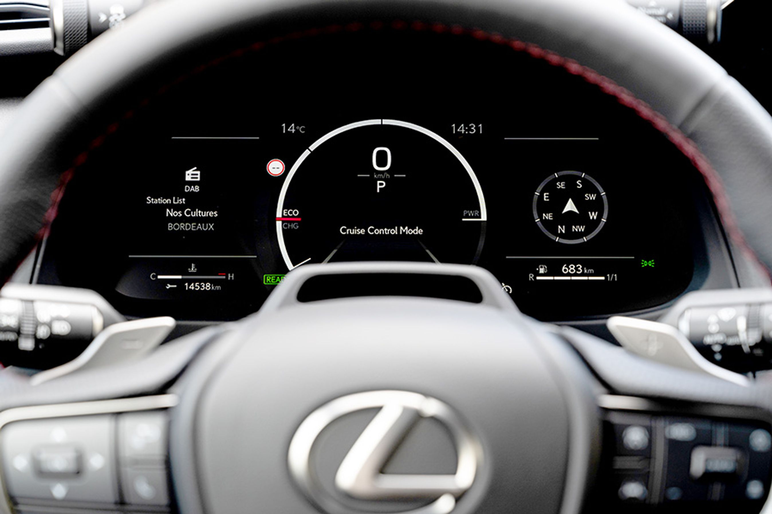 Instrumenthuset er altid digitalt. Grundudgaven har en 8”-skærm, mens de to topudgaver som her har en 12-tommerskærm i instrumenthuset.