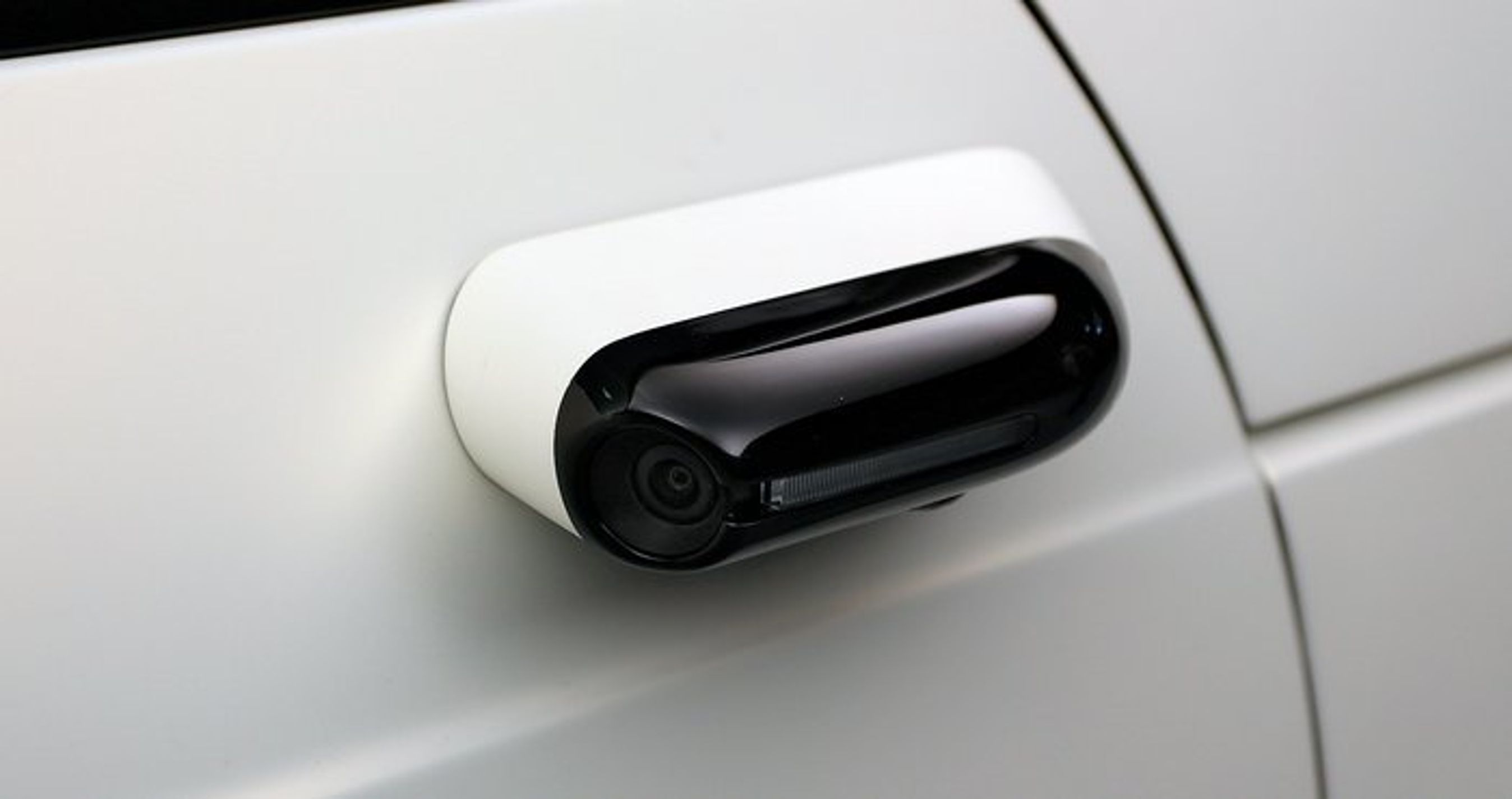 Kameraer på siden gør det ud for sidespejle.