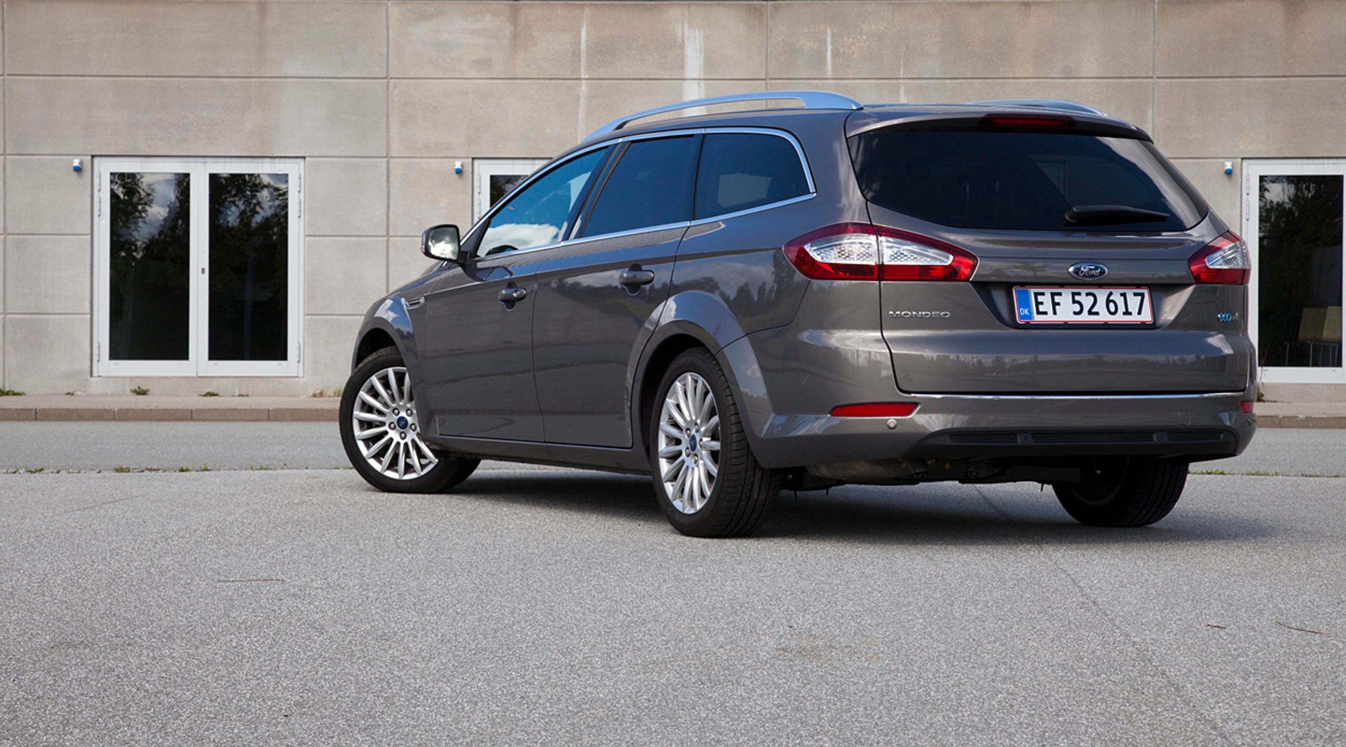 Ford var først med en oversigt over sine forskellige modeller. En Mondeo stationcar med 1.6-liters dieselmotor stiger med 31.304 kr.