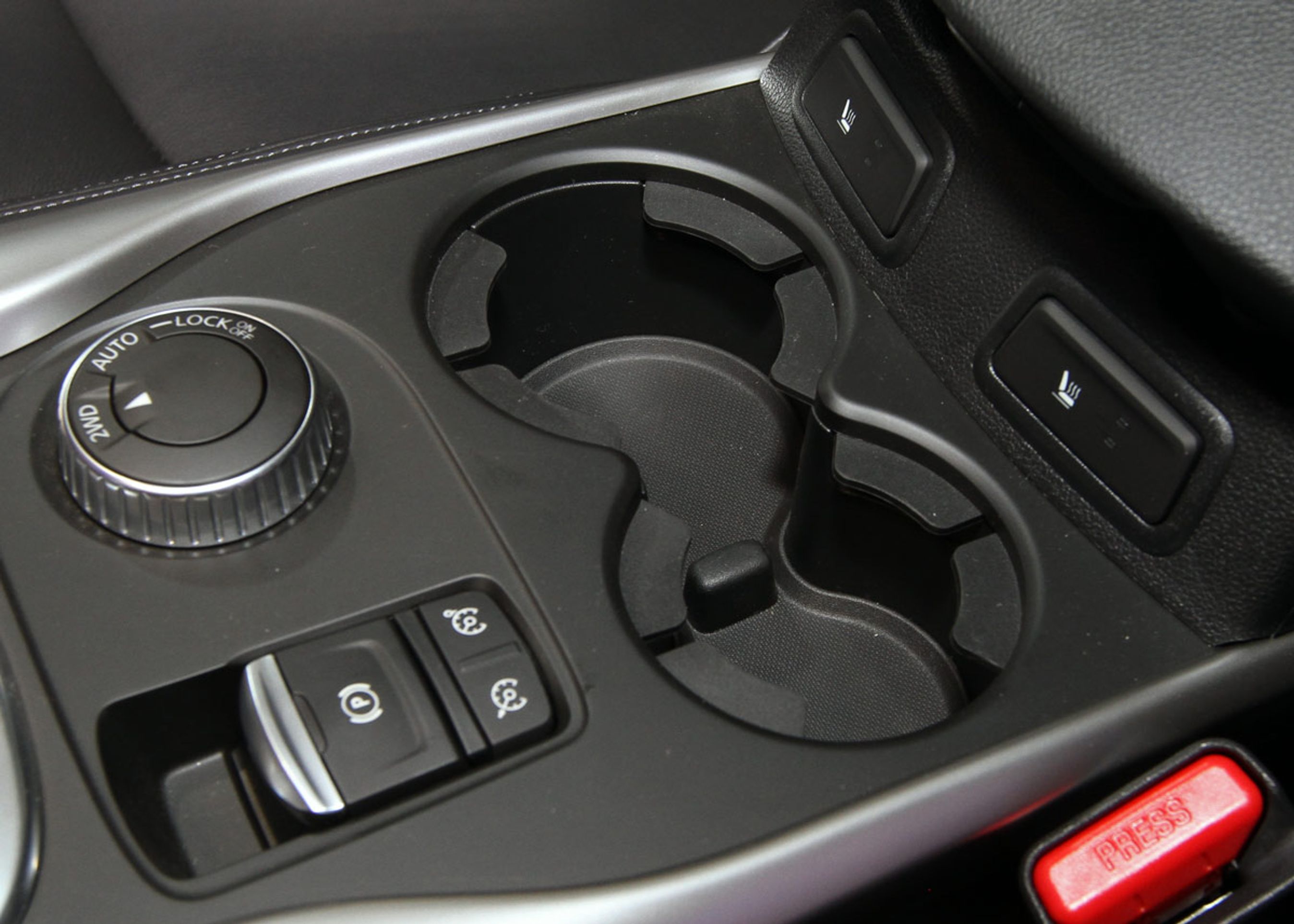 Kopholderne i den kinesiske Kadjar er fine - både brede og dybe nok. Foto: Torben Arent