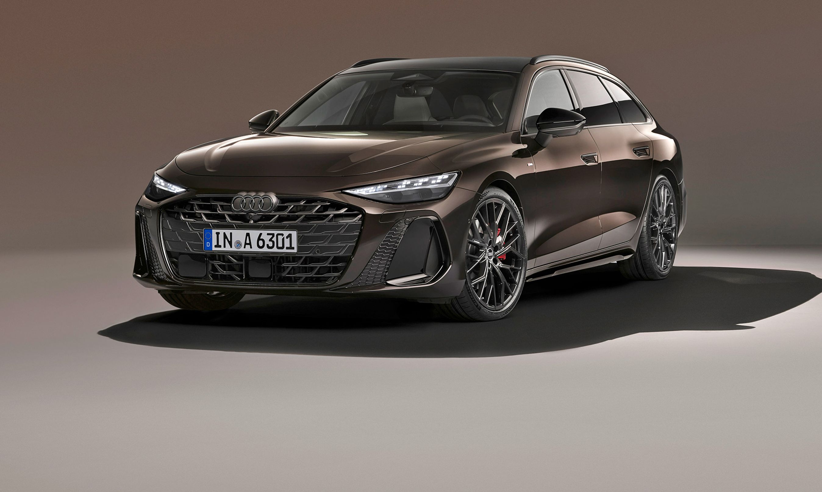 Brun audi A6 forfra.