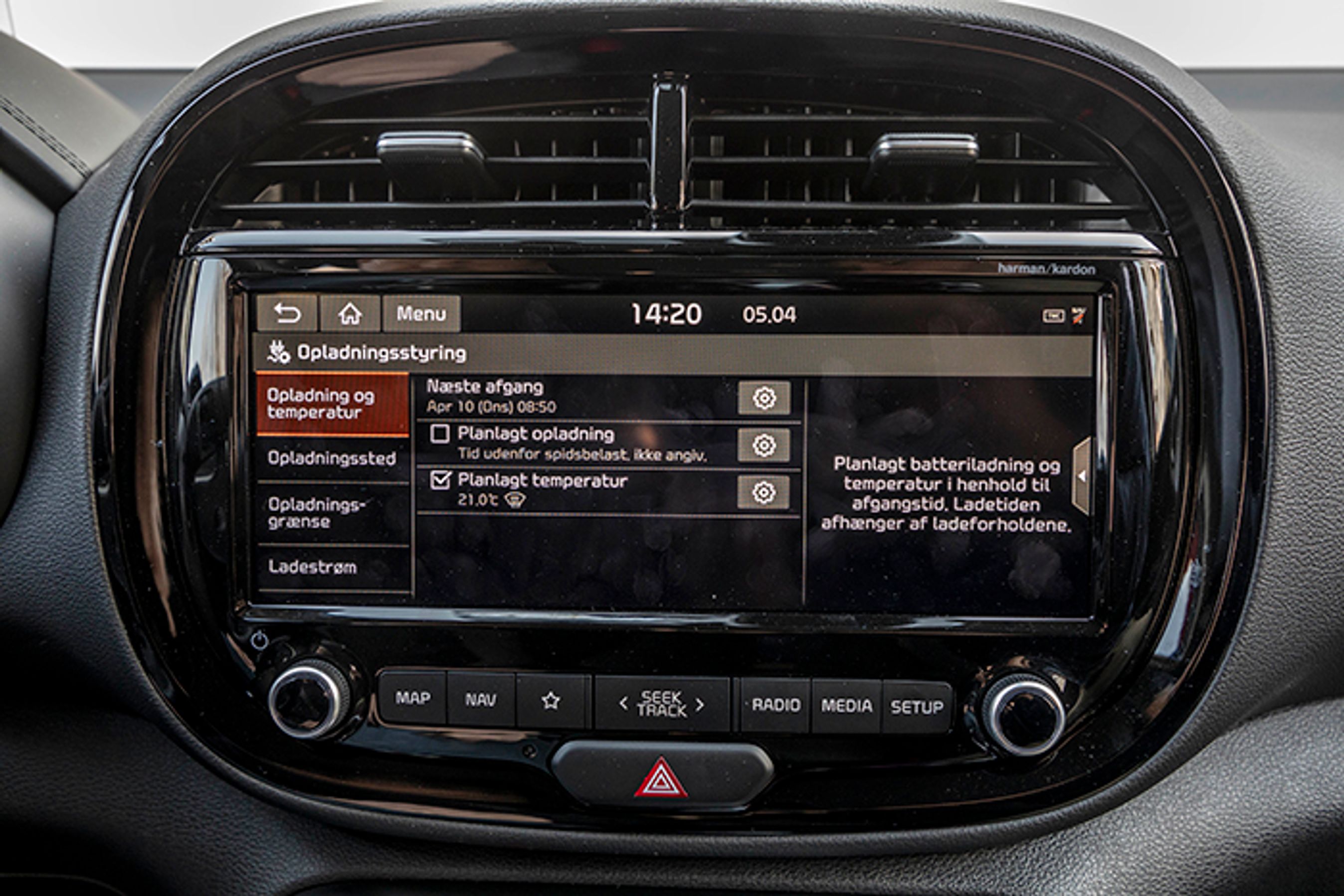 Fra skærmen kan man styre opladningstider og få indblik i energiforbruget.