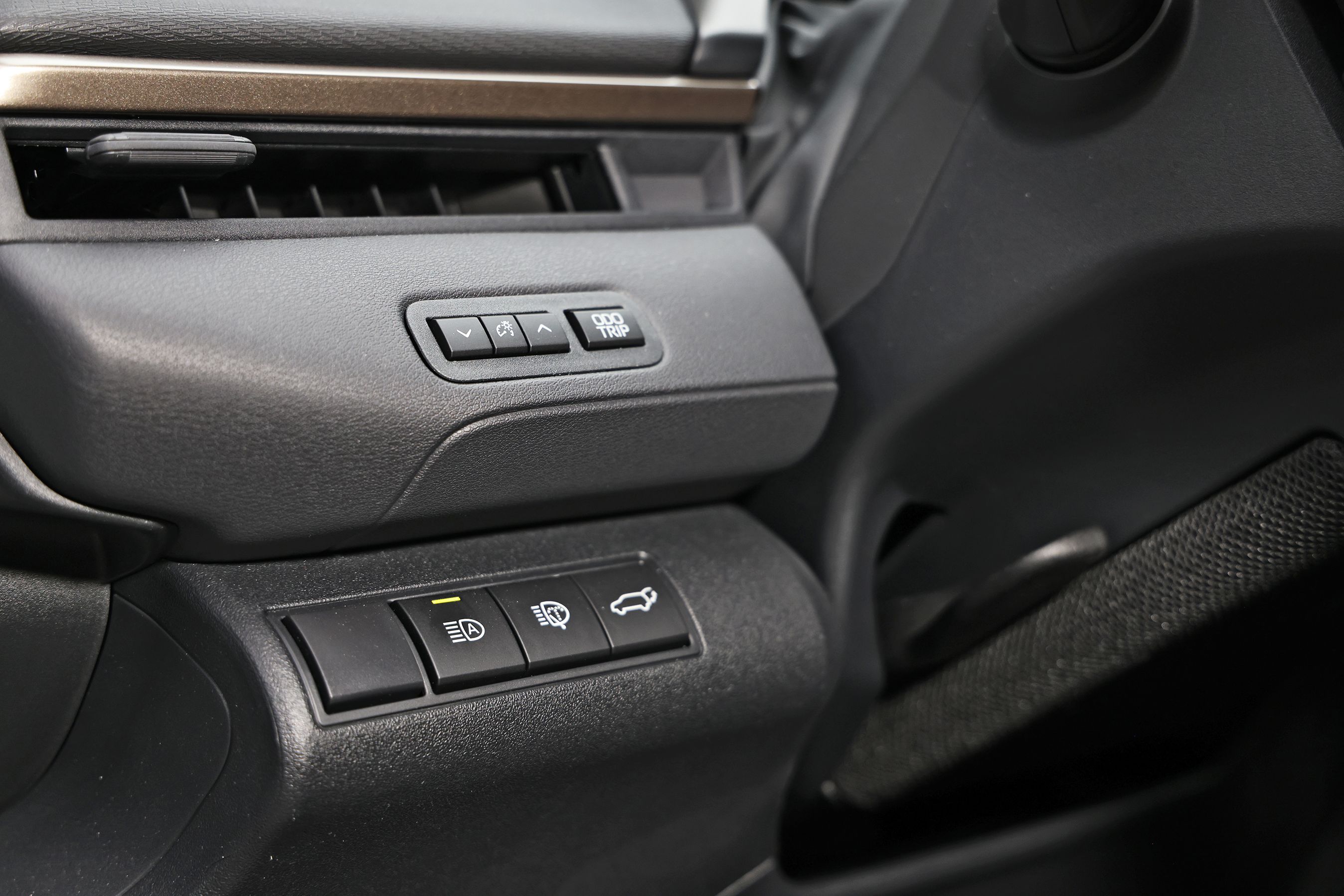 Knapper til højre for rattet i en Toyota bZ4X